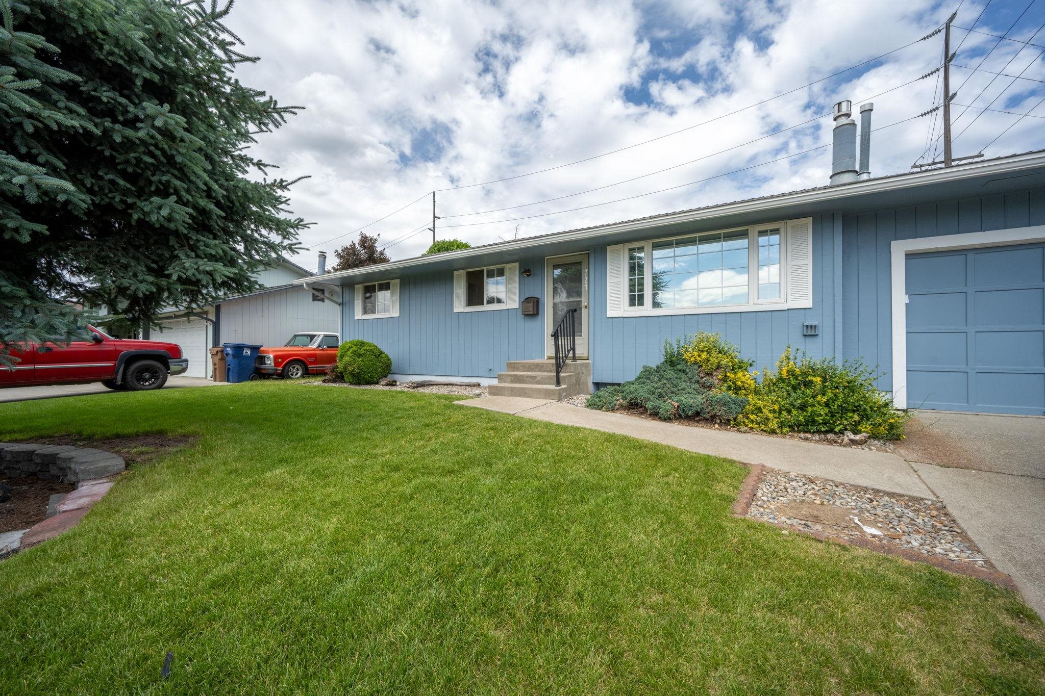721 E Lyons Ave - Photo 1