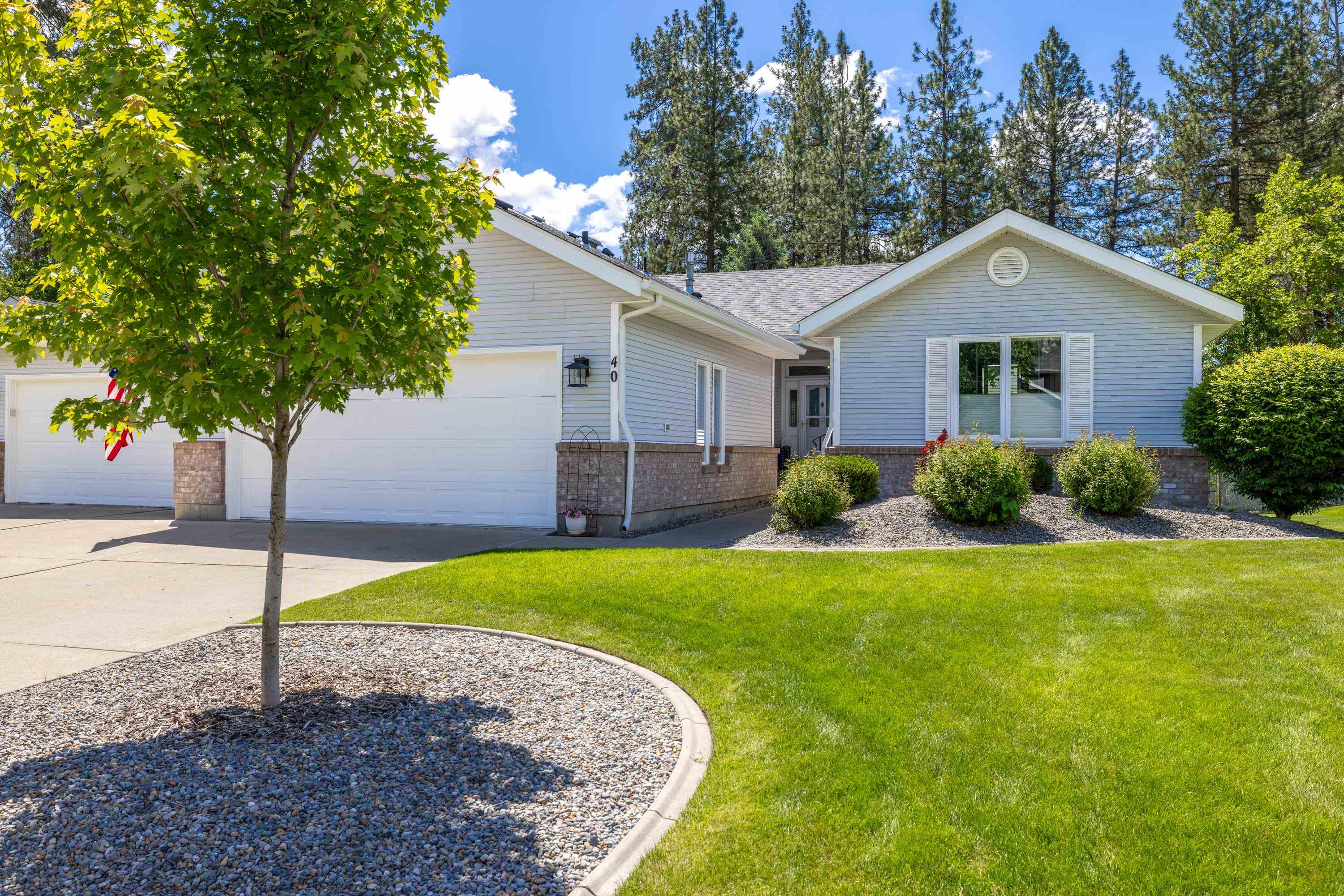 40 E FALCON Ave - Photo 1