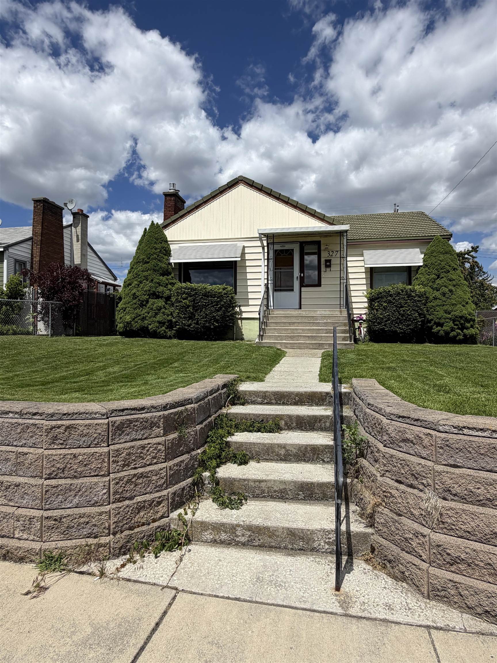 327 E Garland Ave - Photo 1