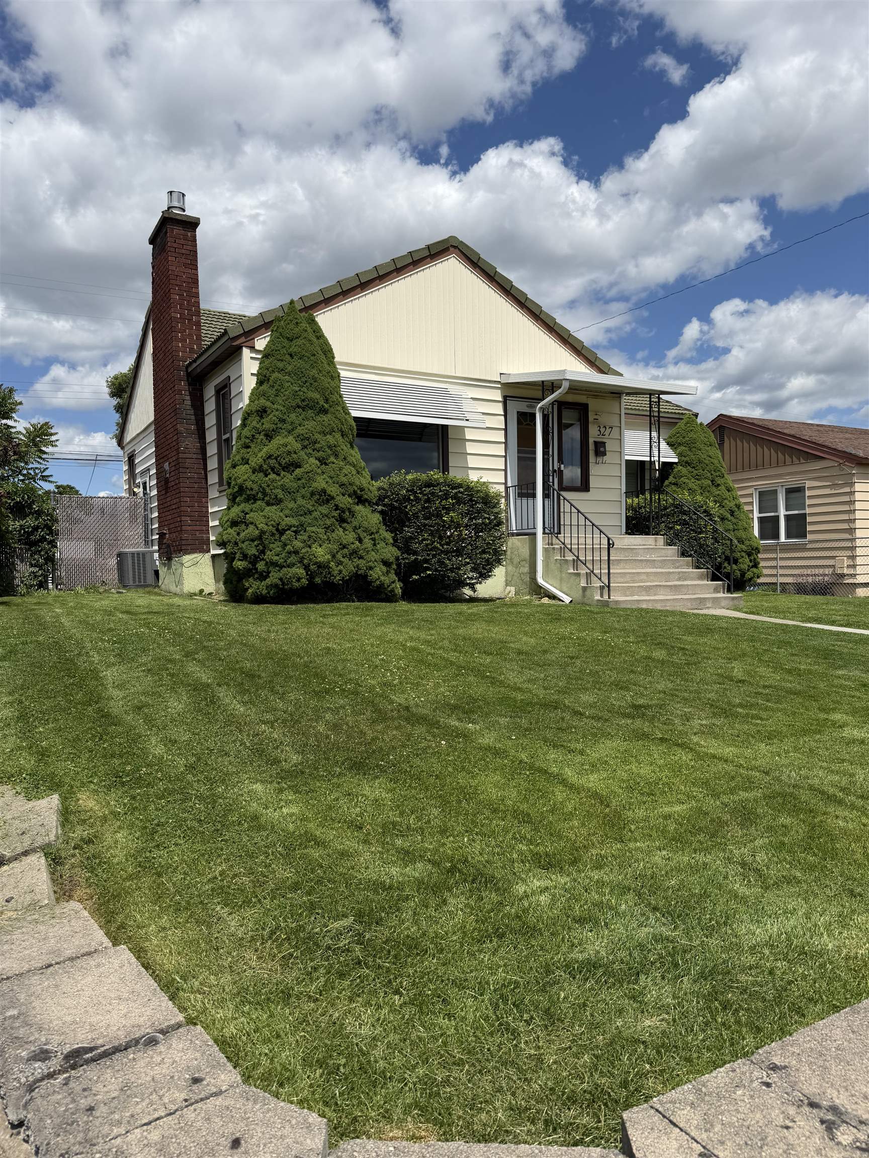 327 E Garland Ave - Photo 3