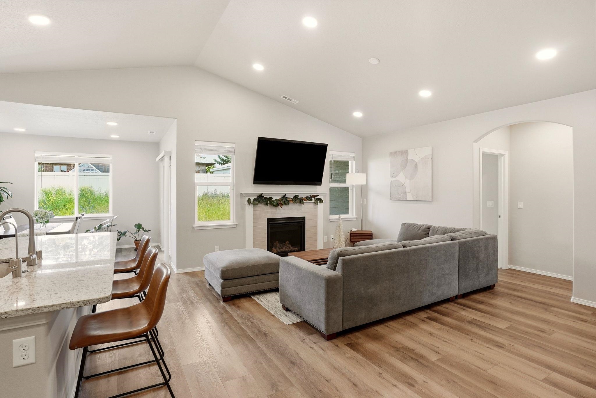 2086 W Walker Ave - Photo 6