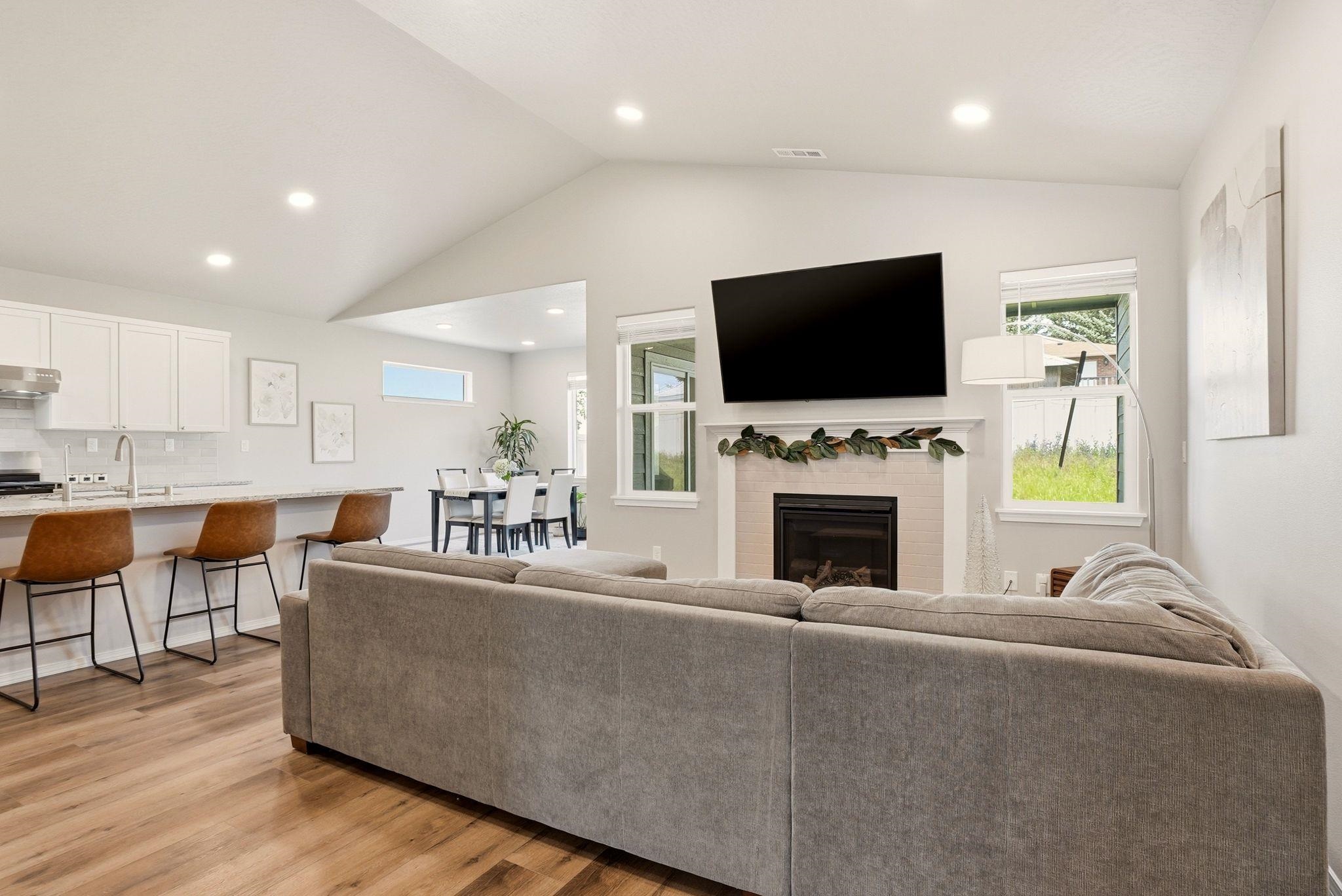 2086 W Walker Ave - Photo 9