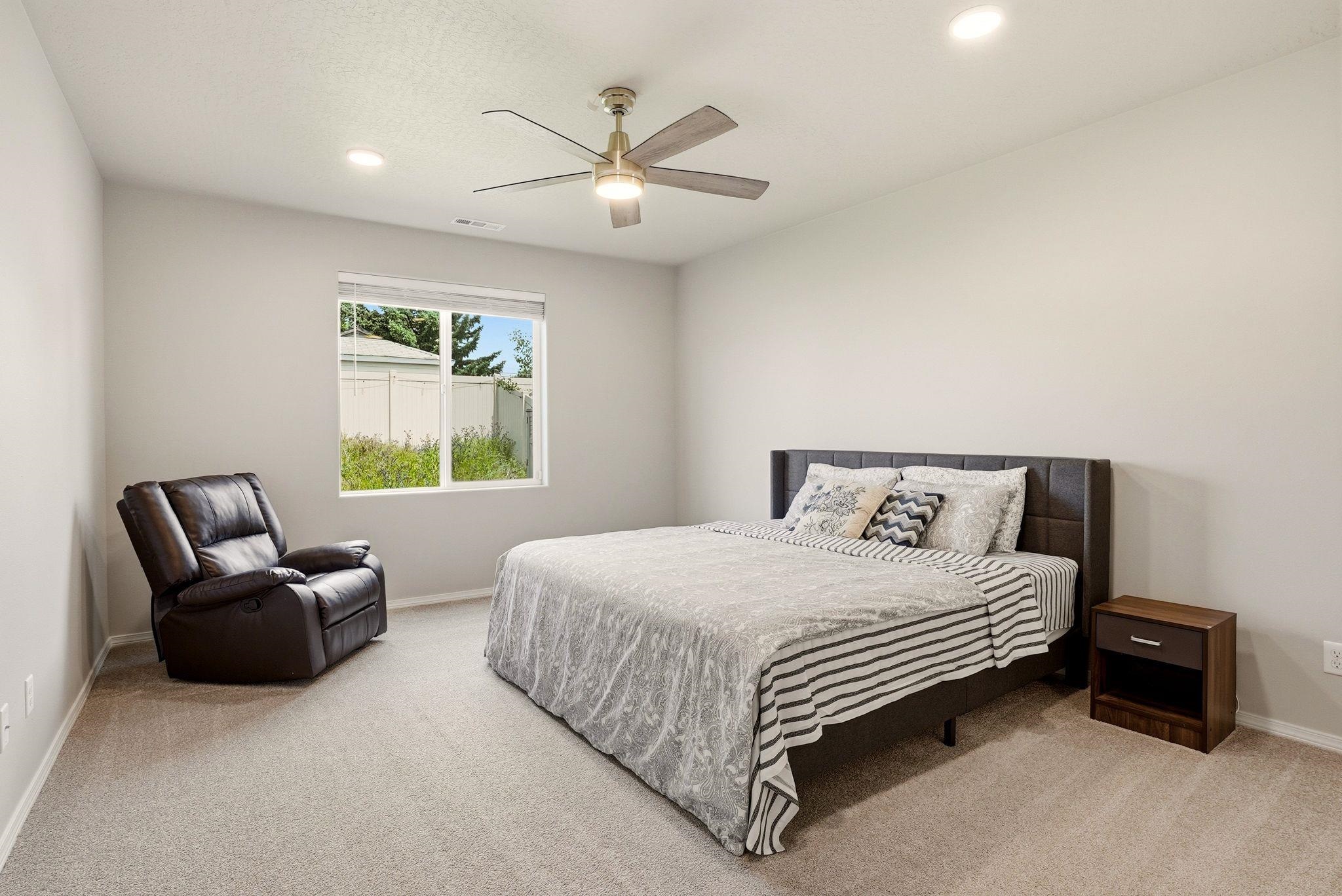 2086 W Walker Ave - Photo 17