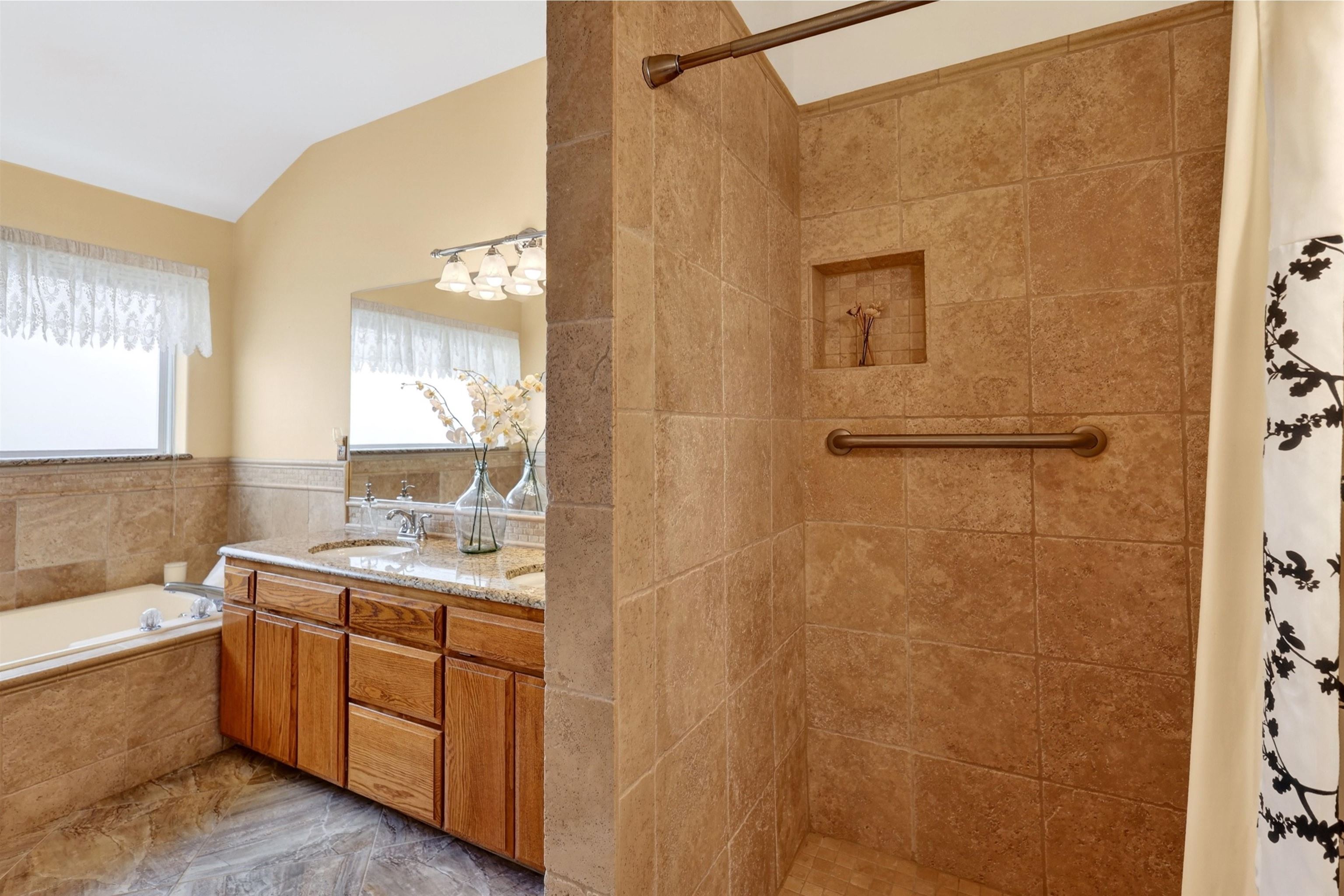 2524 S Bolivar Ct - Photo 10