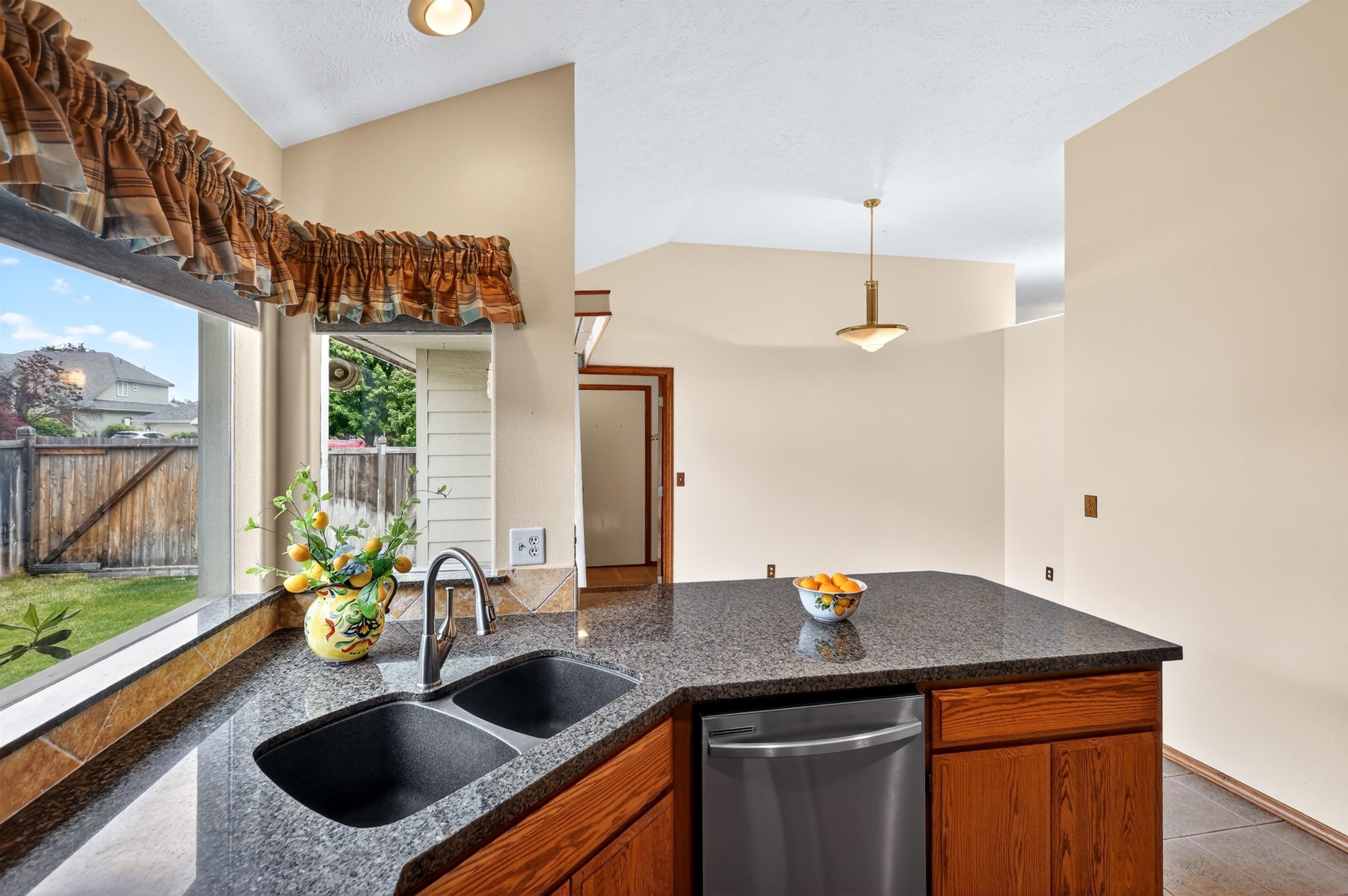 2524 S Bolivar Ct - Photo 6