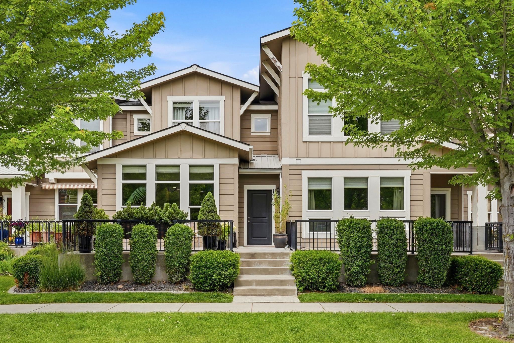 1908 W Summit Pkwy - Photo 2