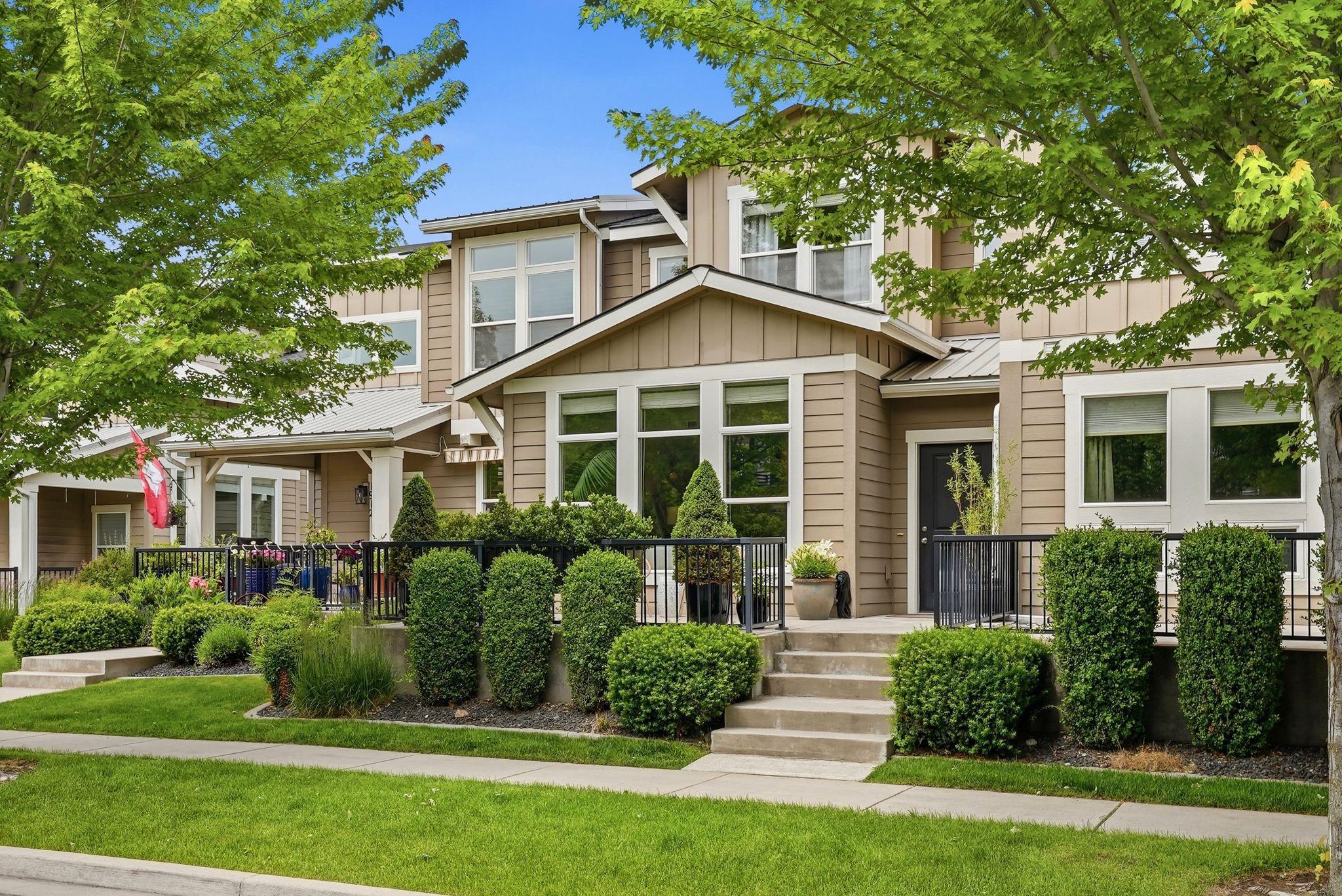 1908 W Summit Pkwy - Photo 1
