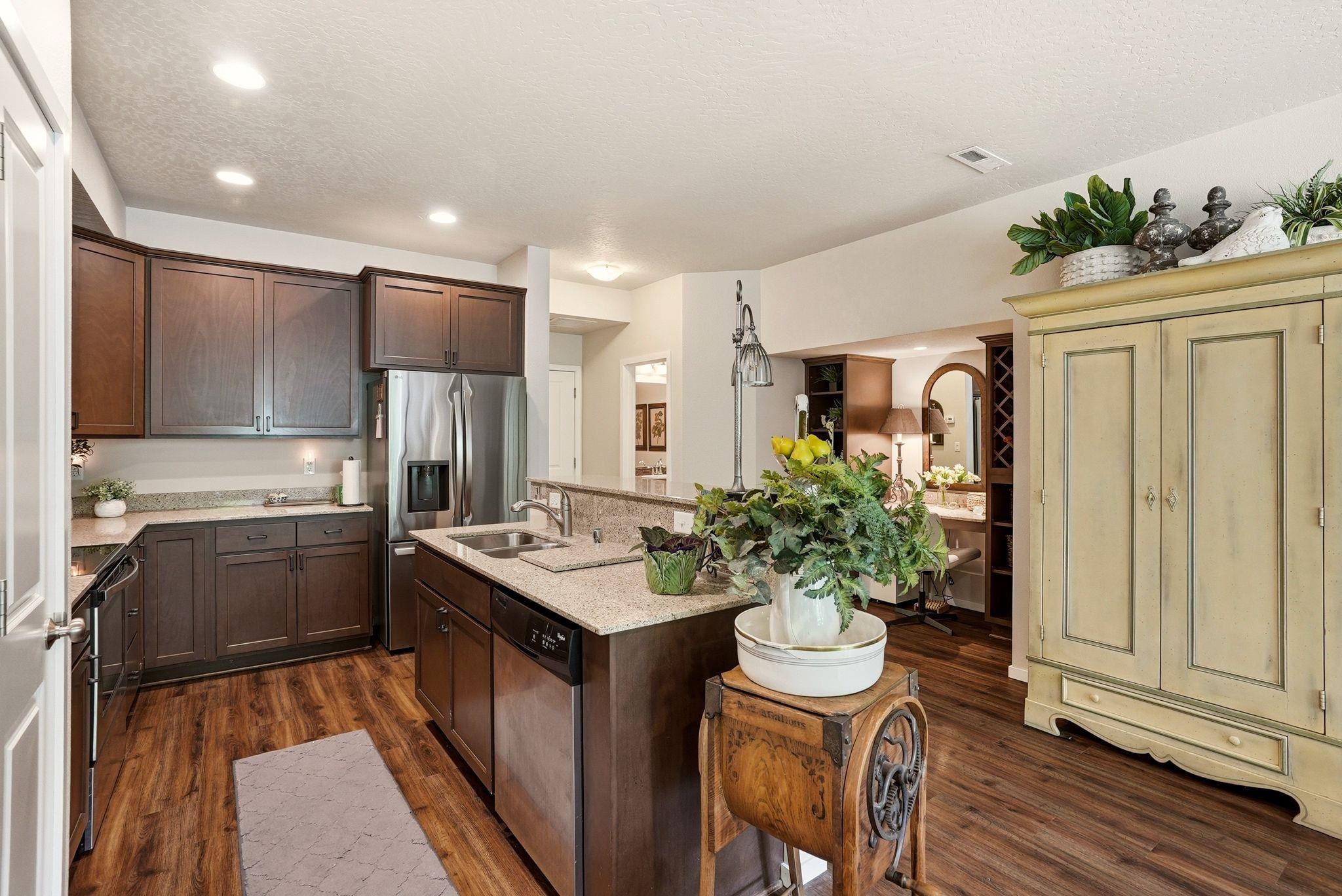 1908 W Summit Pkwy - Photo 13