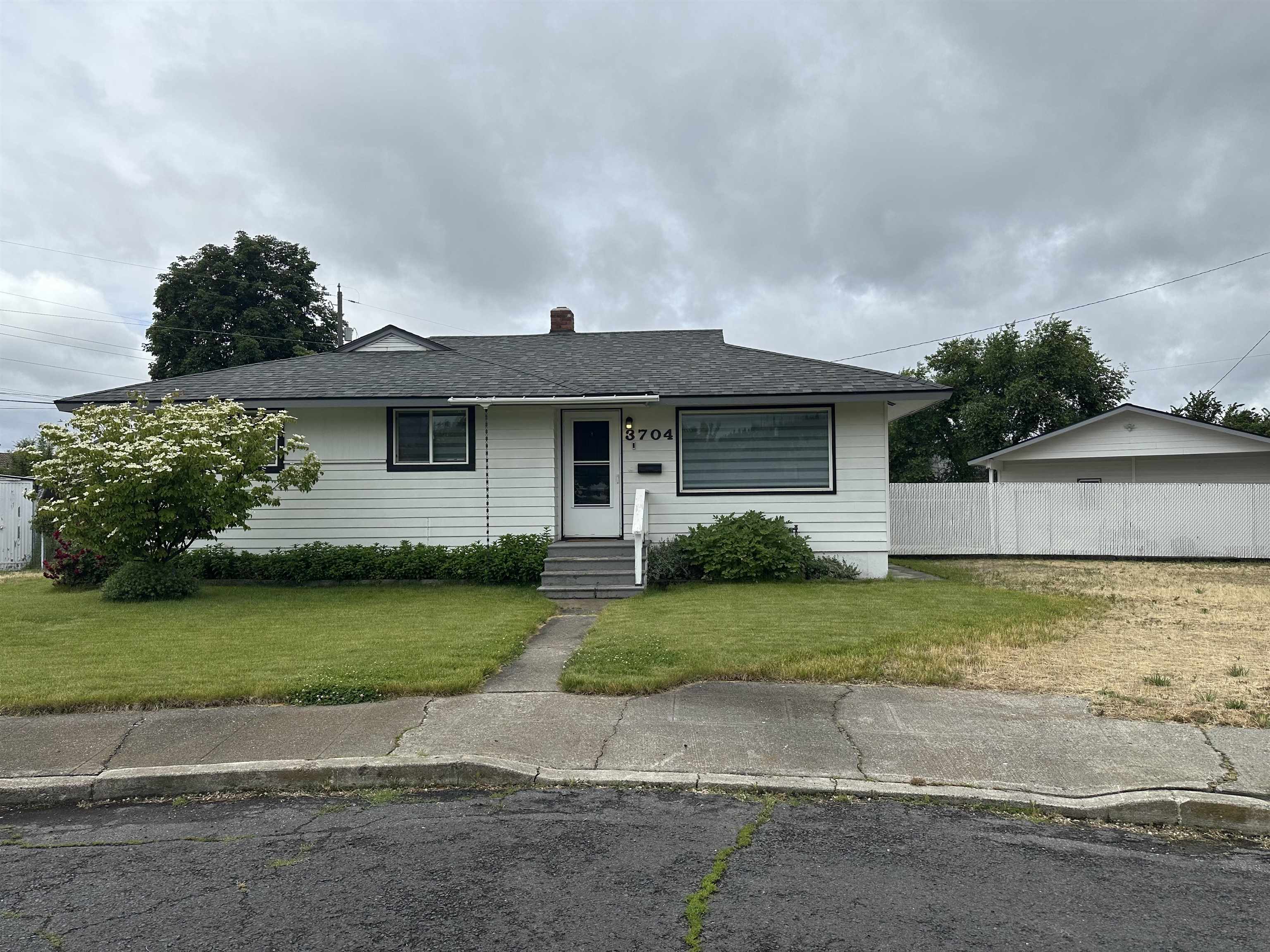 3704 E BUCKEYE Ave