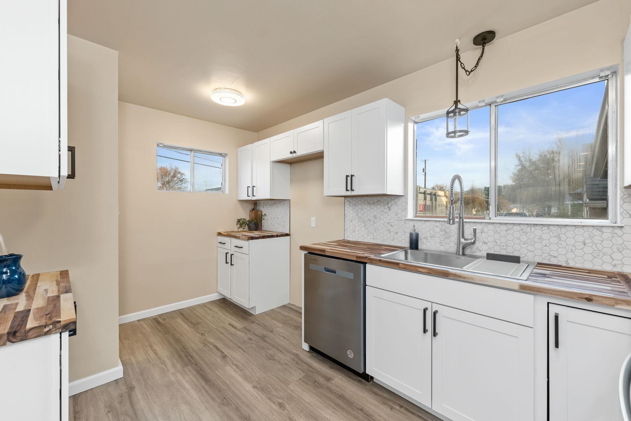 8222 E Valleyway Ave - Photo 9