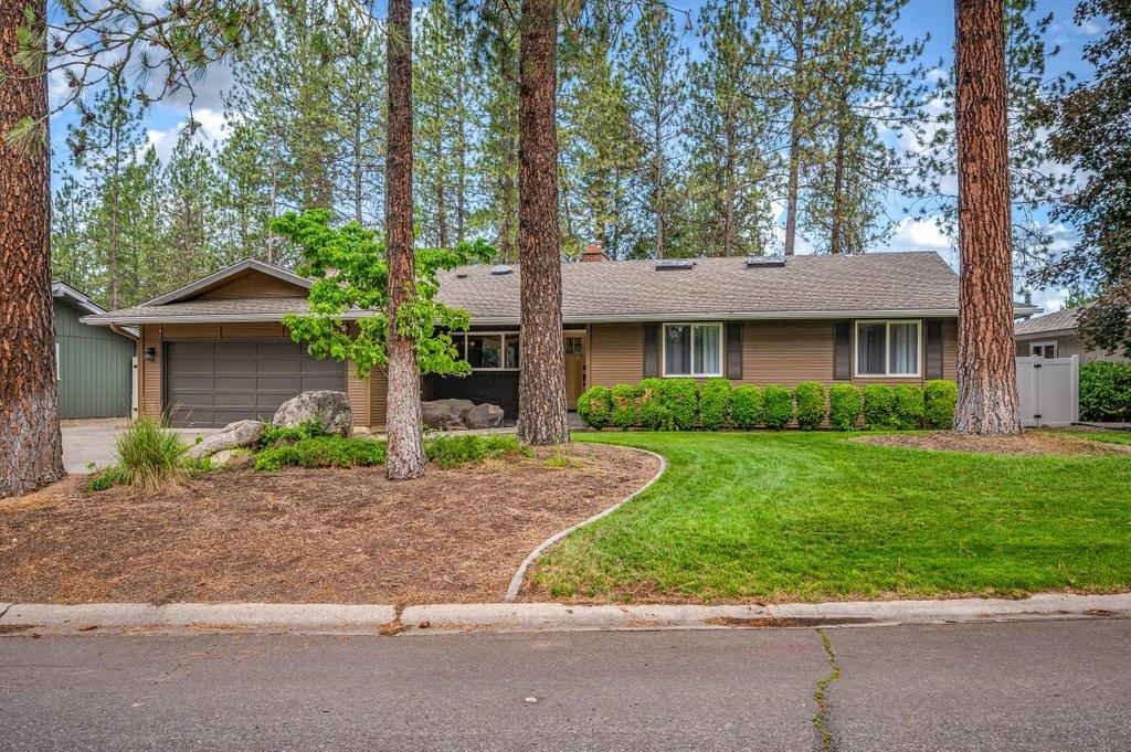 924 W Bellwood Dr - Photo 1