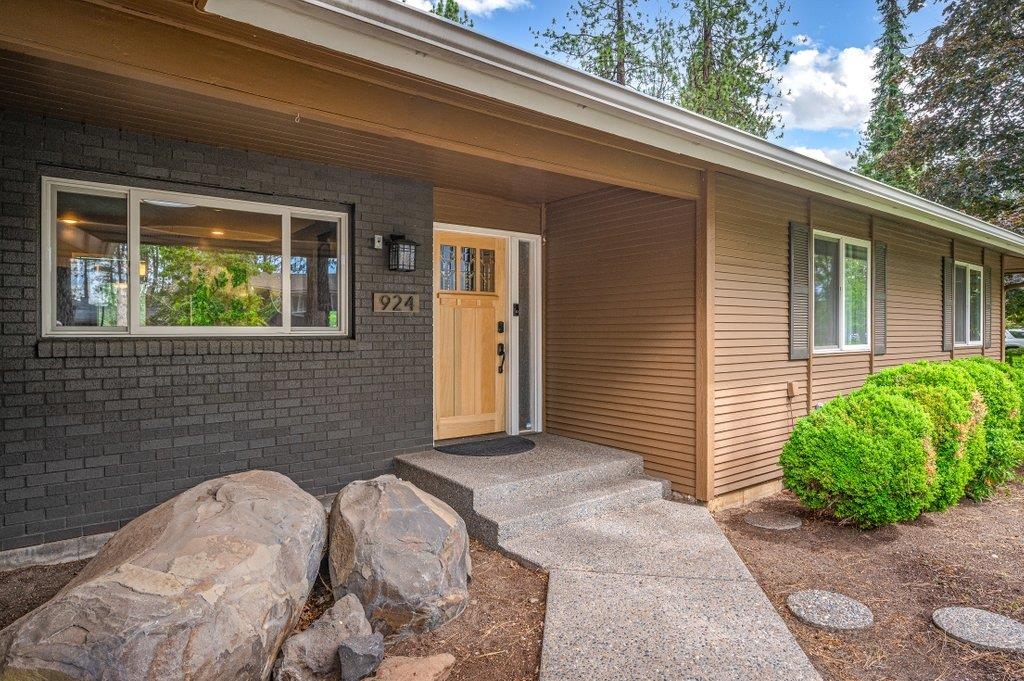 924 W Bellwood Dr - Photo 3
