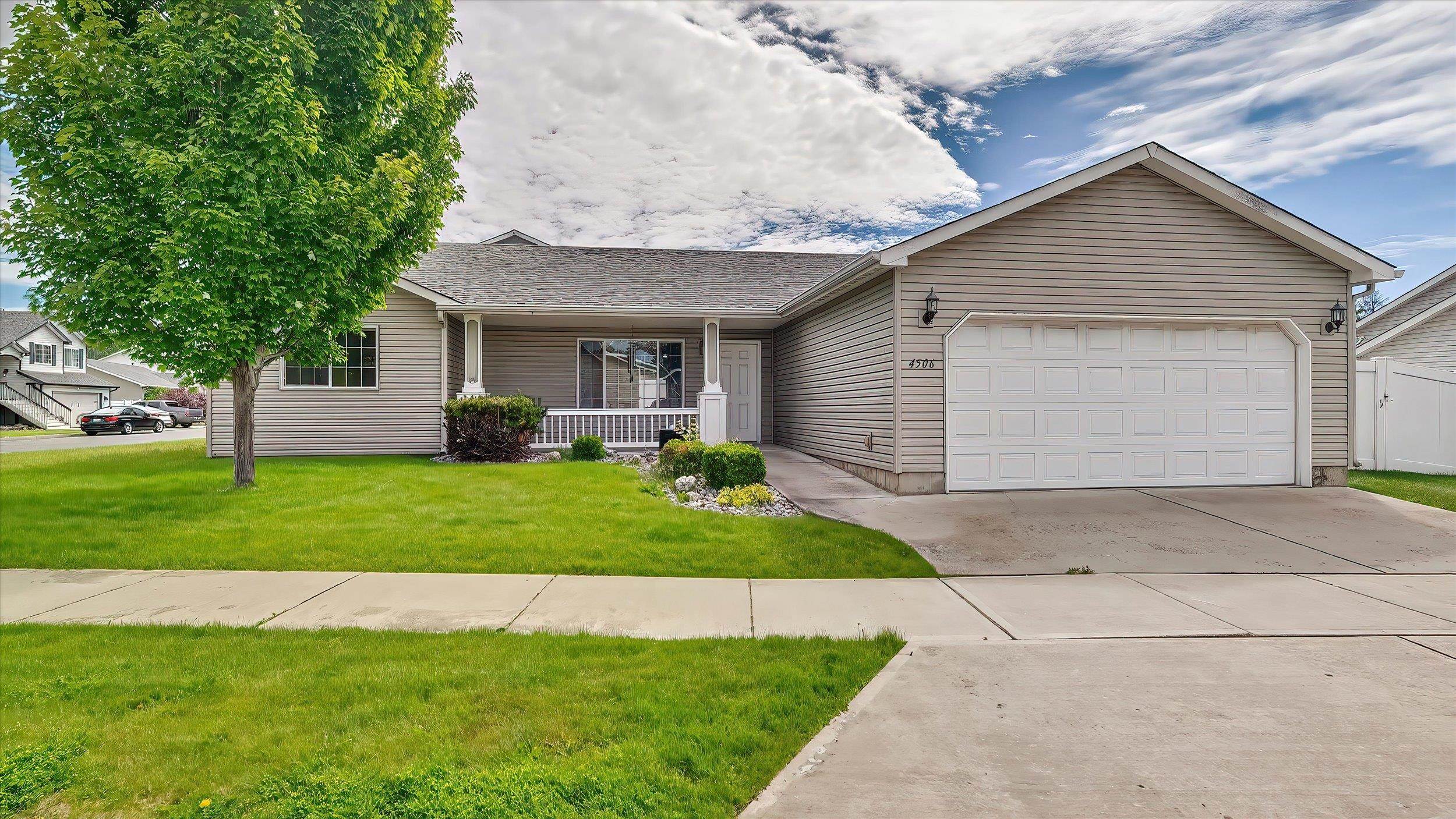 4506 N Locust Ct - Photo 1