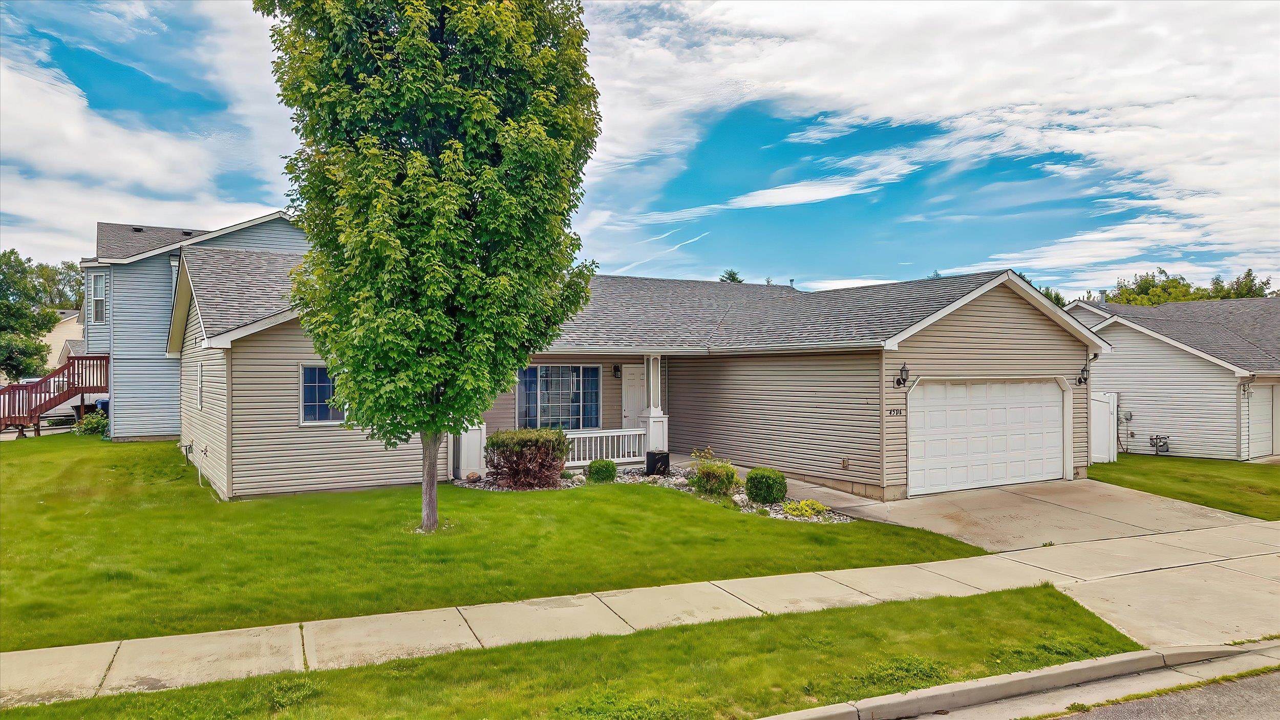 4506 N Locust Ct - Photo 2