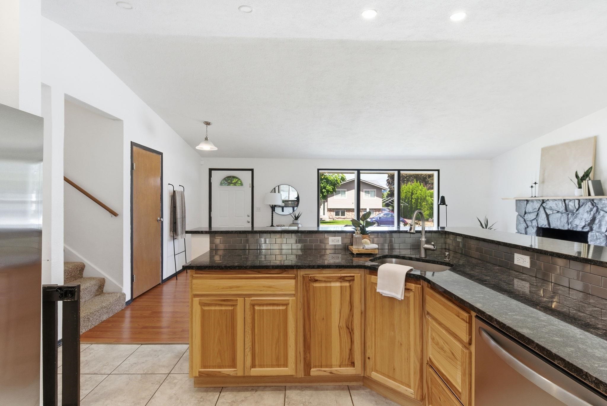 14406 E 7th Ave - Photo 18