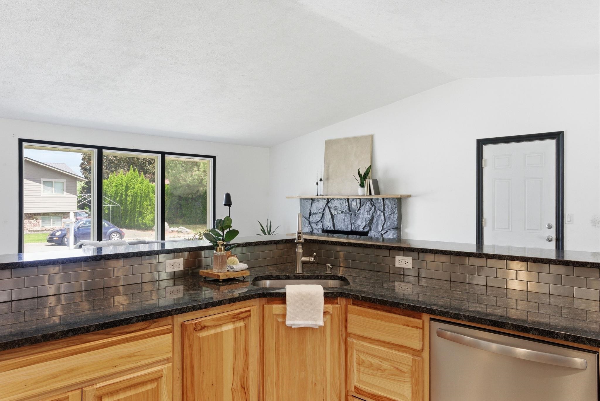 14406 E 7th Ave - Photo 19