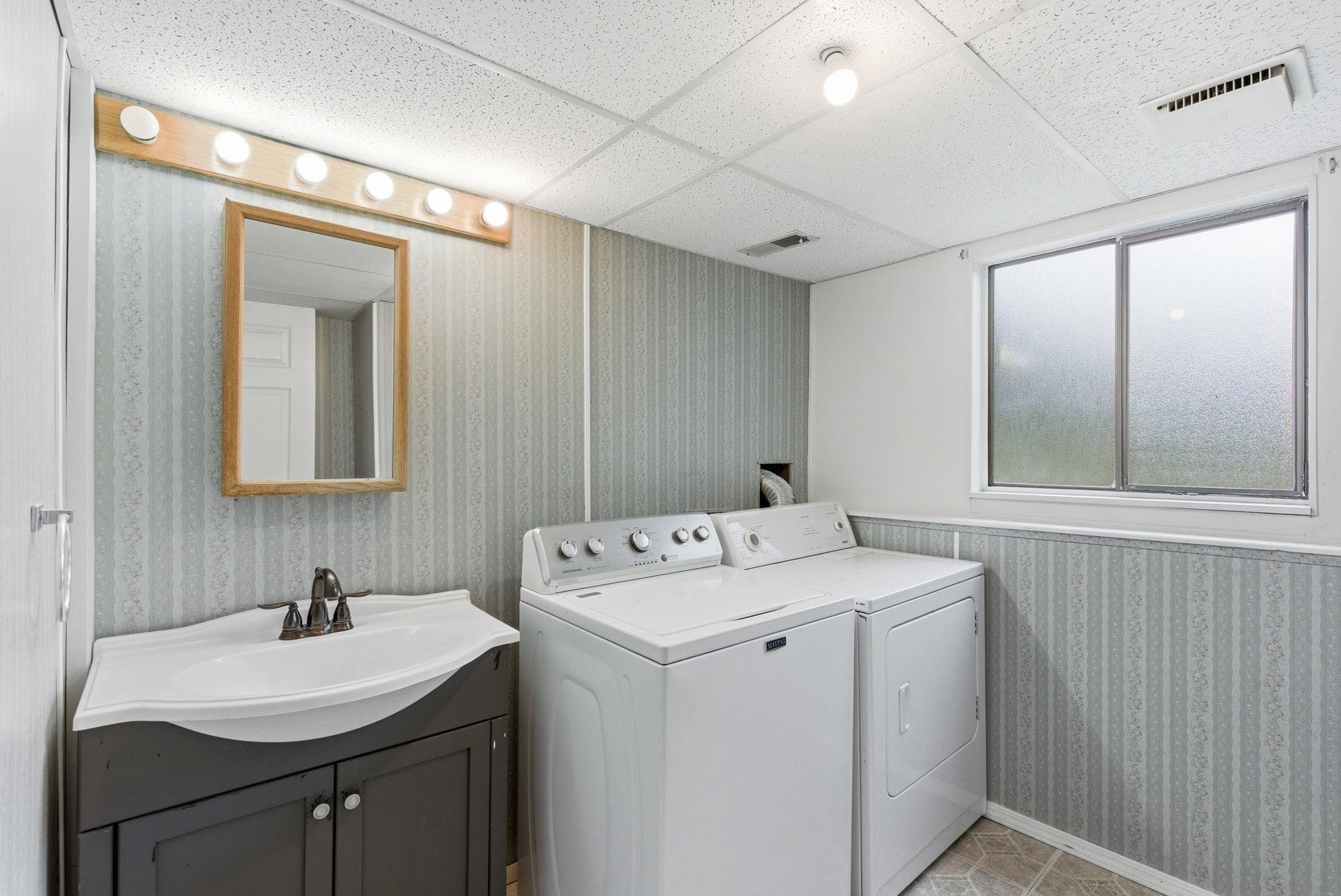 14406 E 7th Ave - Photo 32
