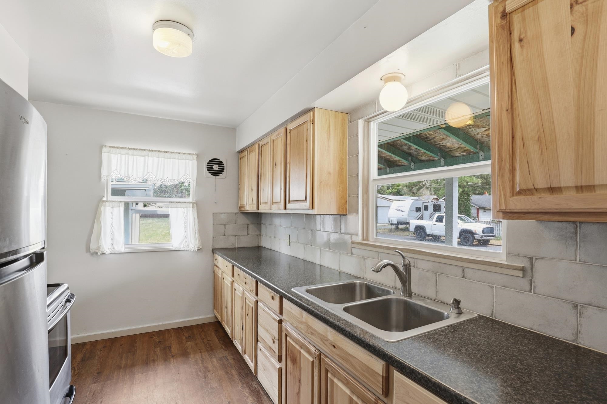 4607 N G St - Photo 6