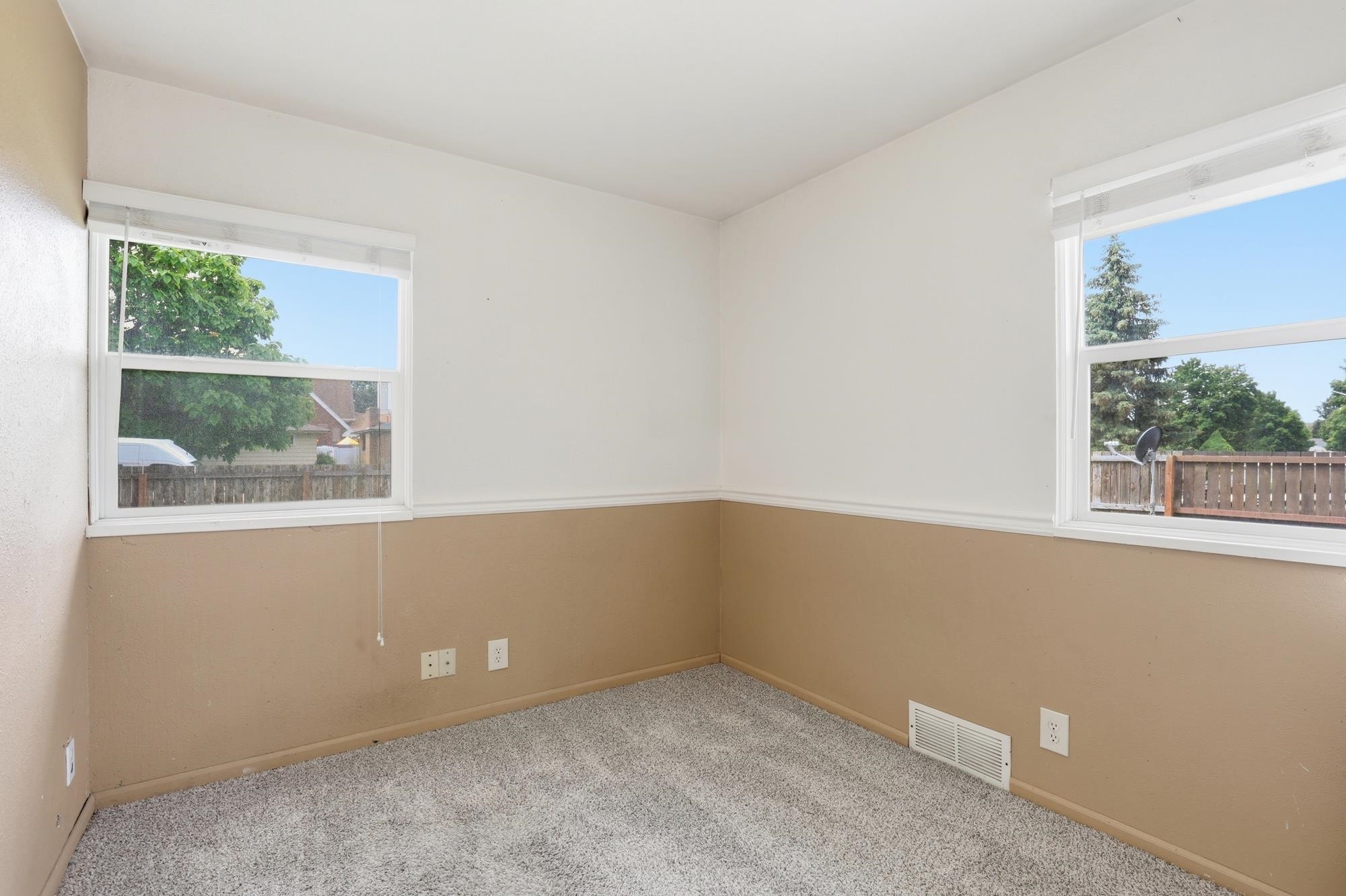 4607 N G St - Photo 9