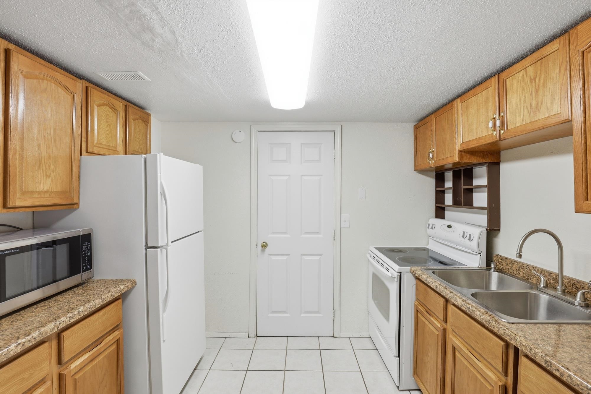 4607 N G St - Photo 16