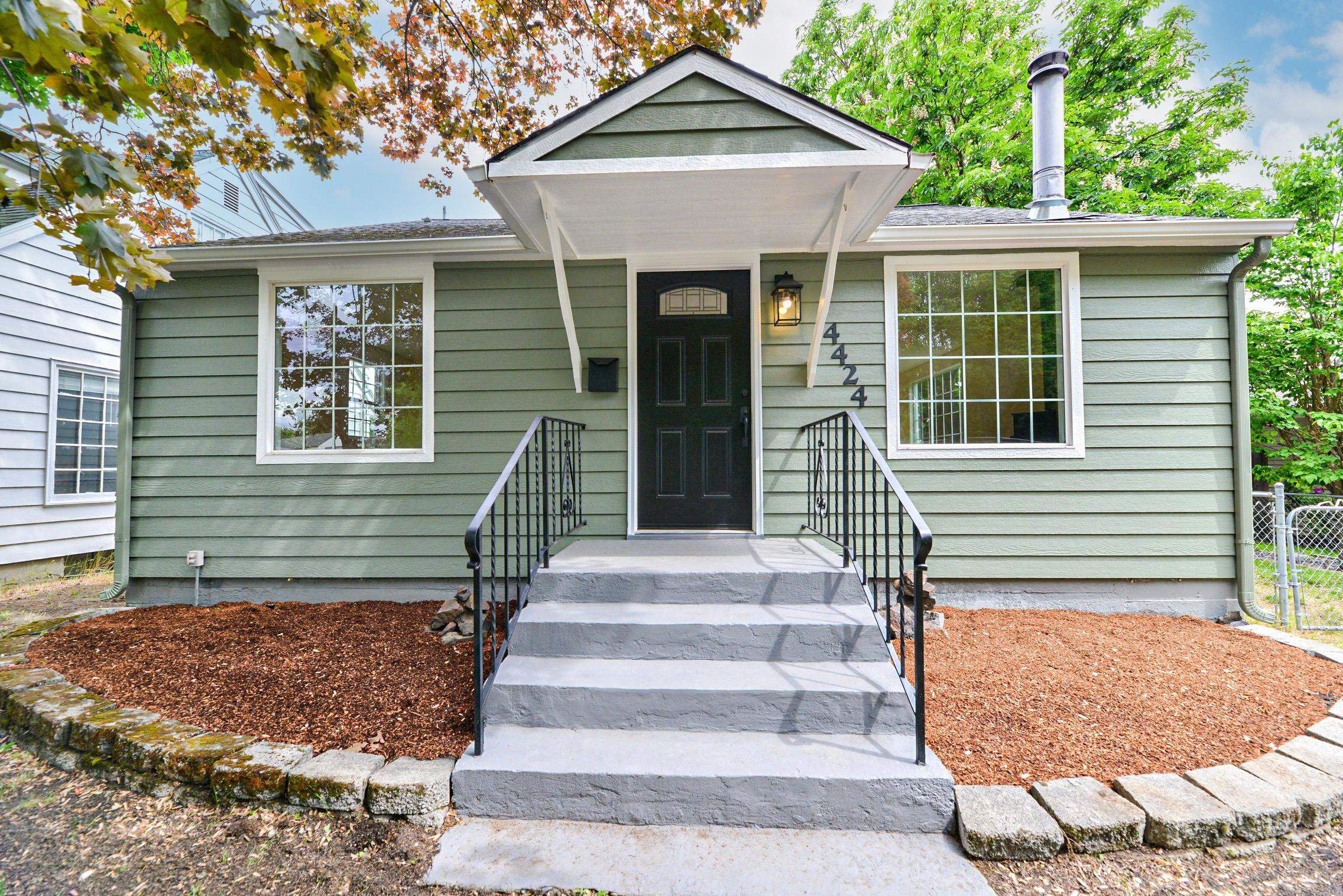 4424 N Hawthorne St - Photo 1