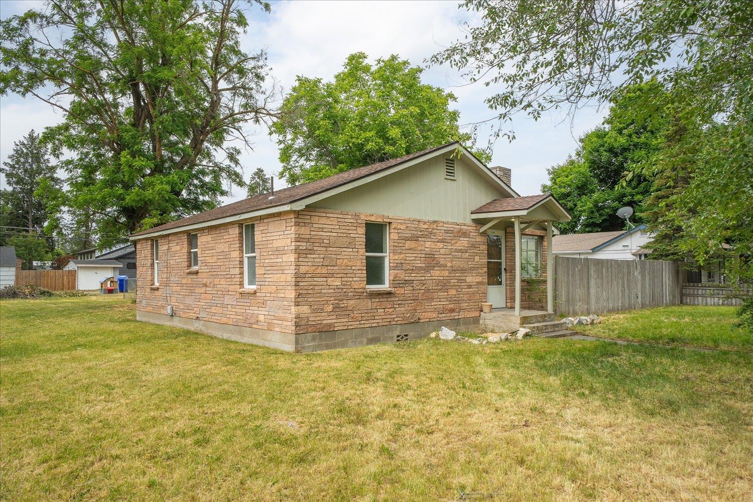 7103 E 11th Ave - Photo 1