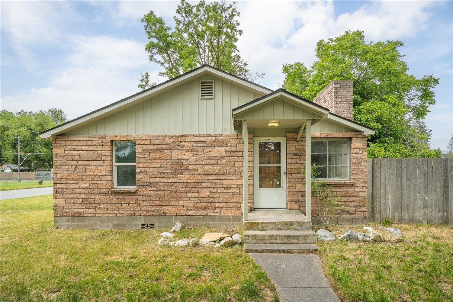 7103 E 11th Ave - Photo 2