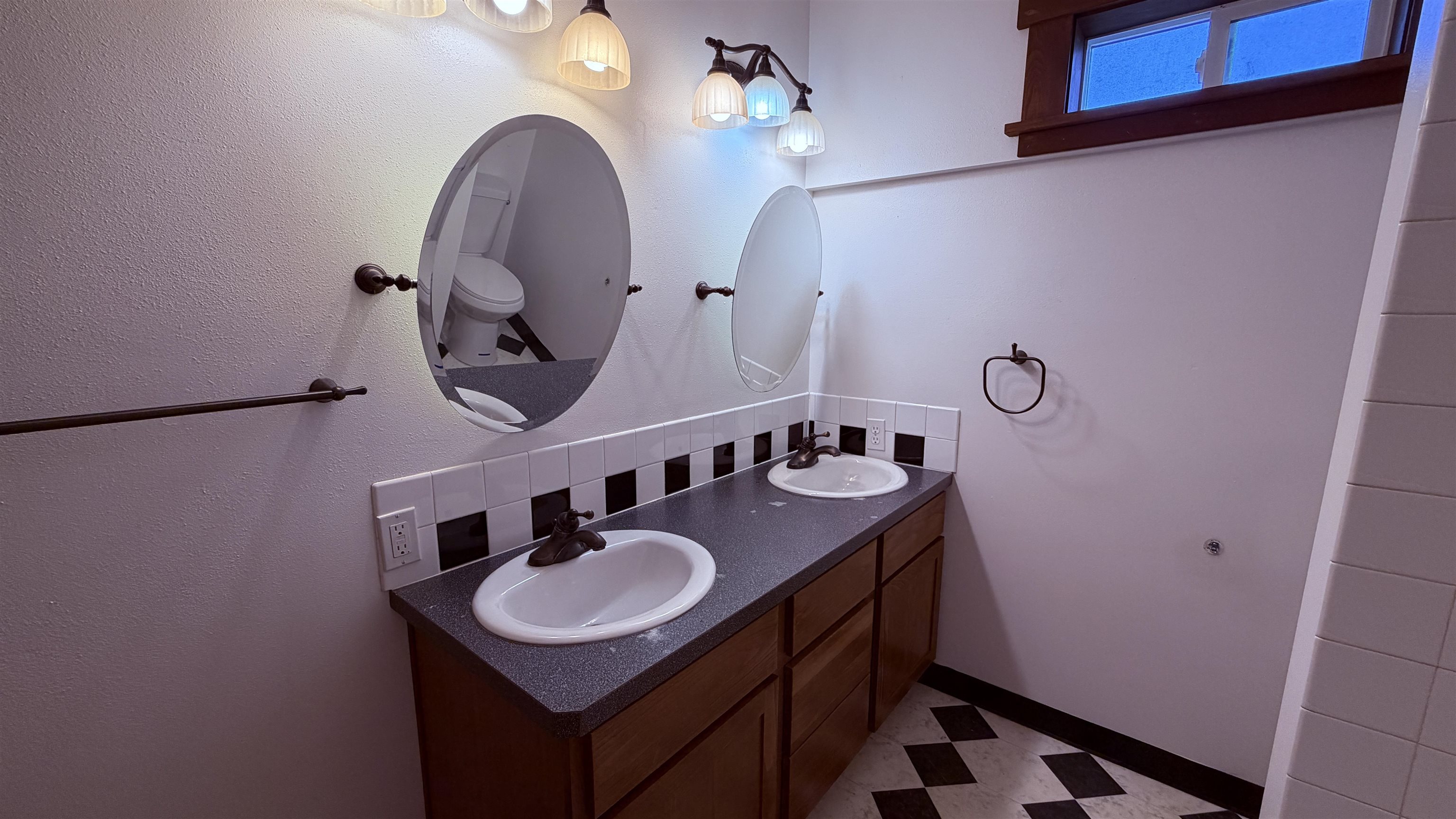 112 E 16th Ave - Photo 10