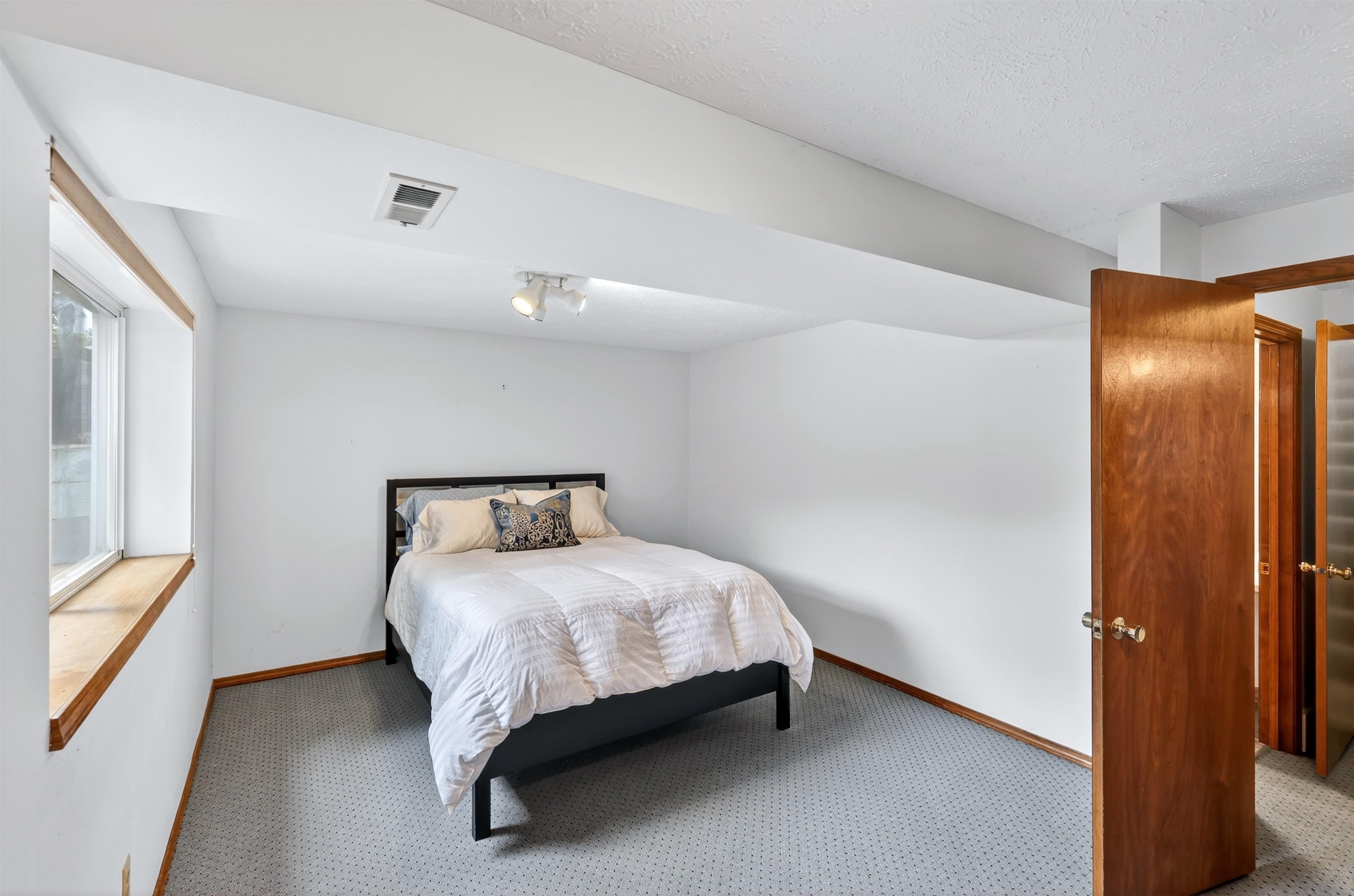 2524 S Bolivar Ct - Photo 17