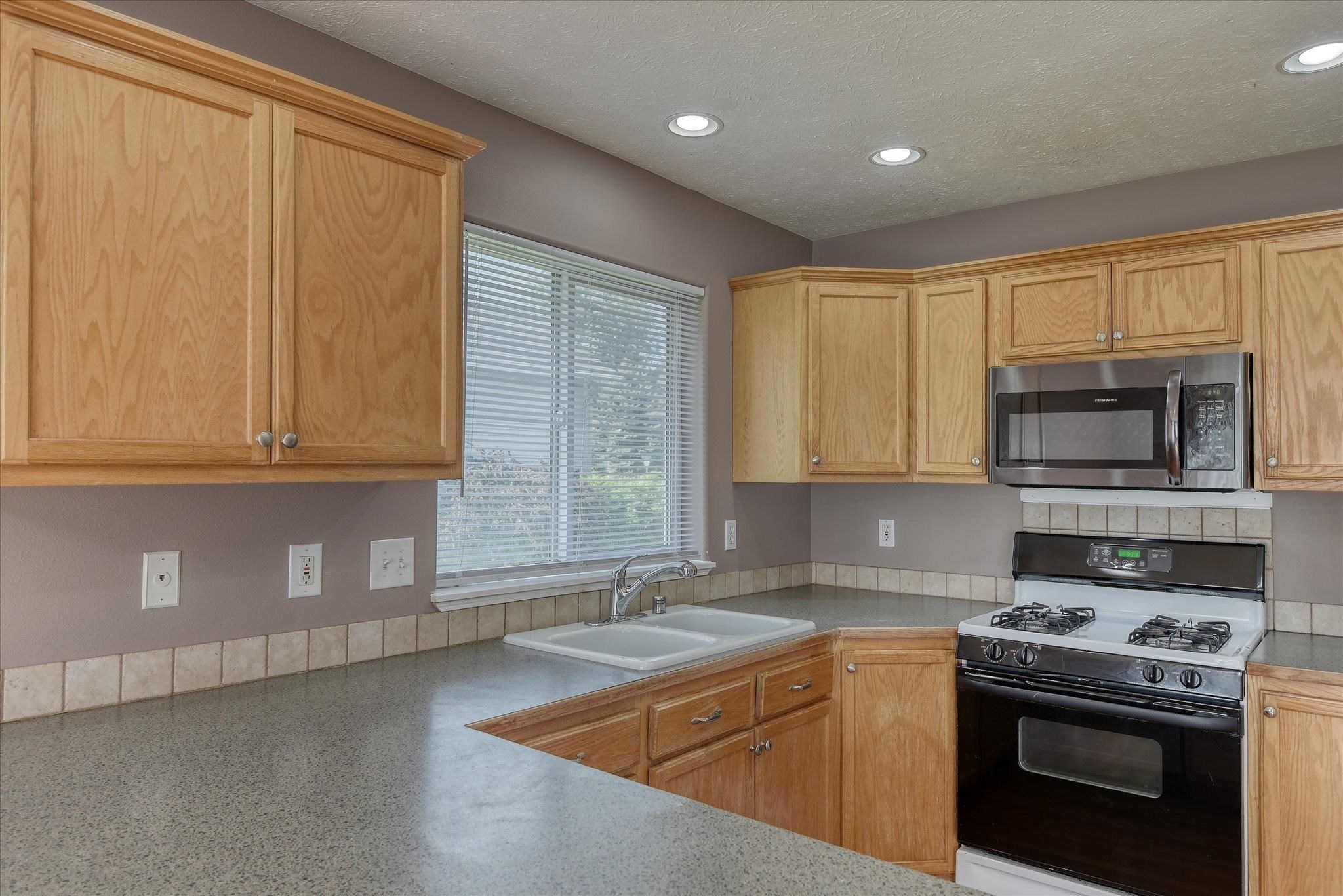 16805 N Mayfair Ave - Photo 12