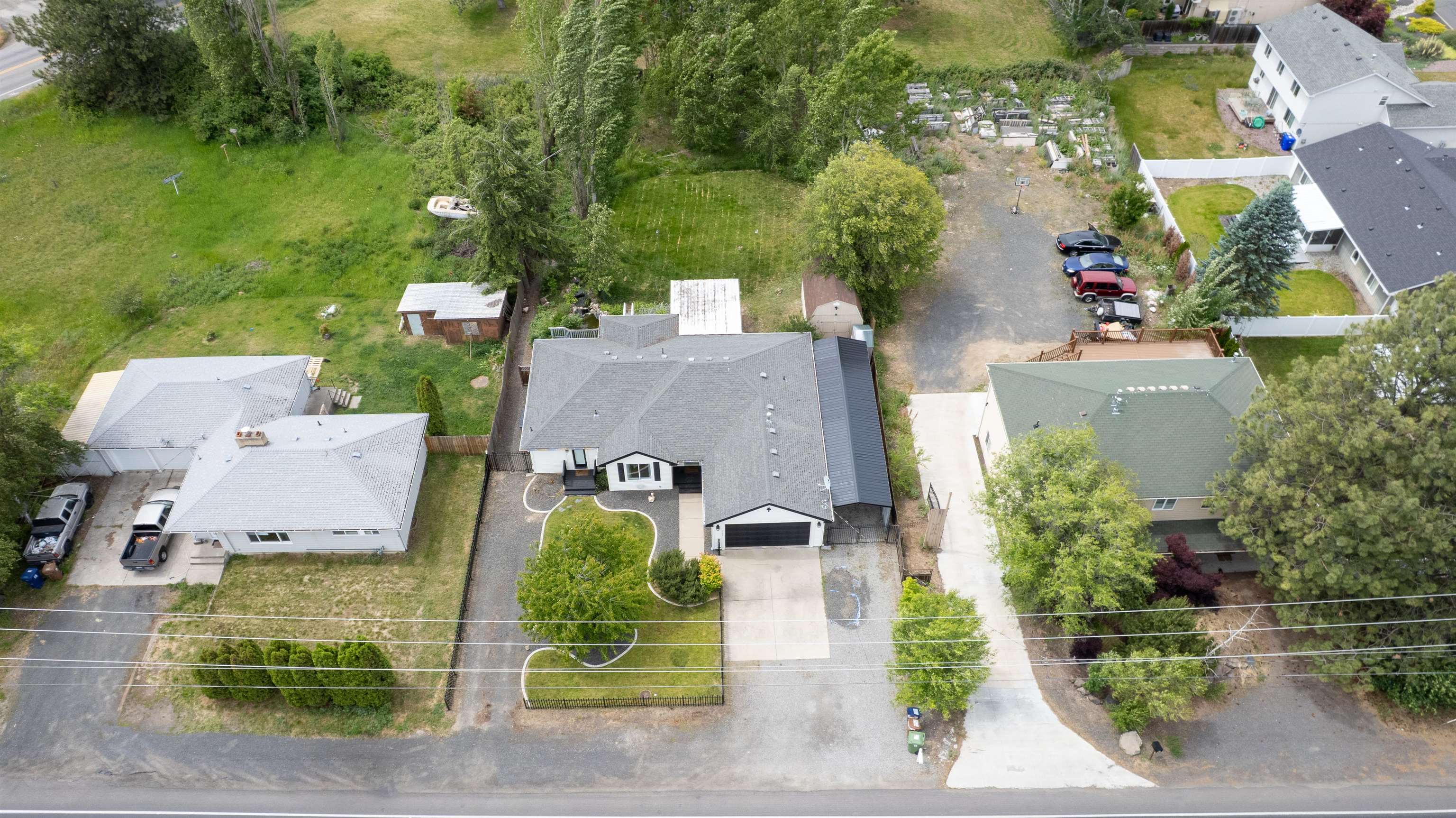 5122 S Freya St - Photo 2