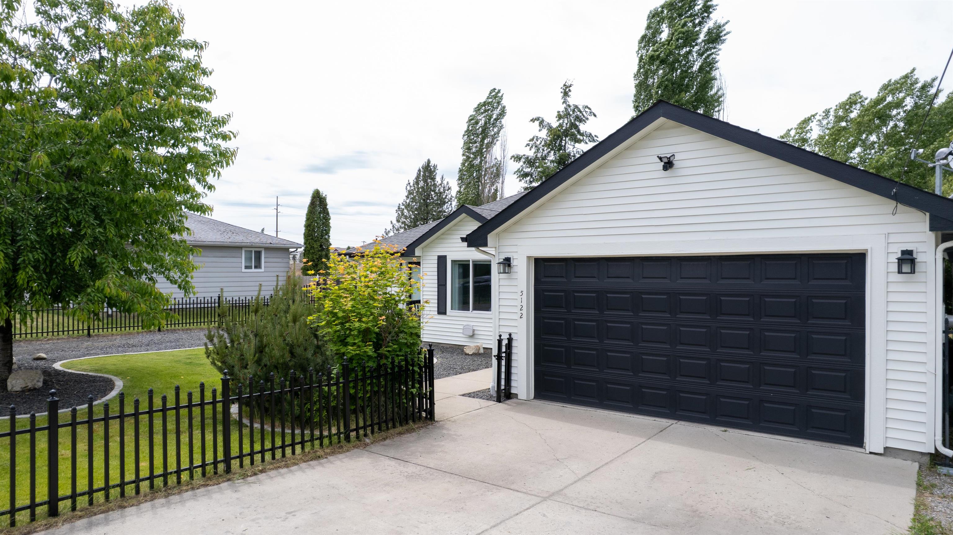 5122 S Freya St - Photo 3