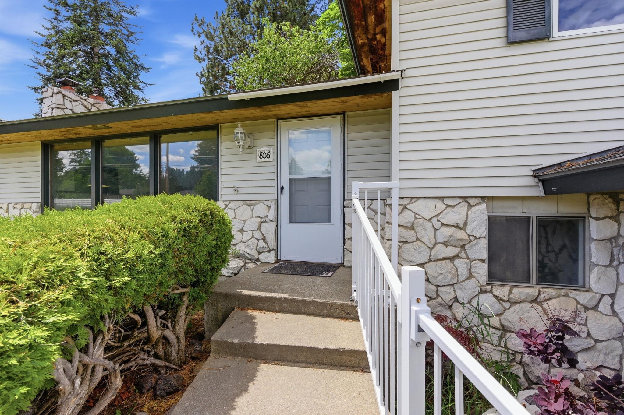 806 S Adams Rd - Photo 1