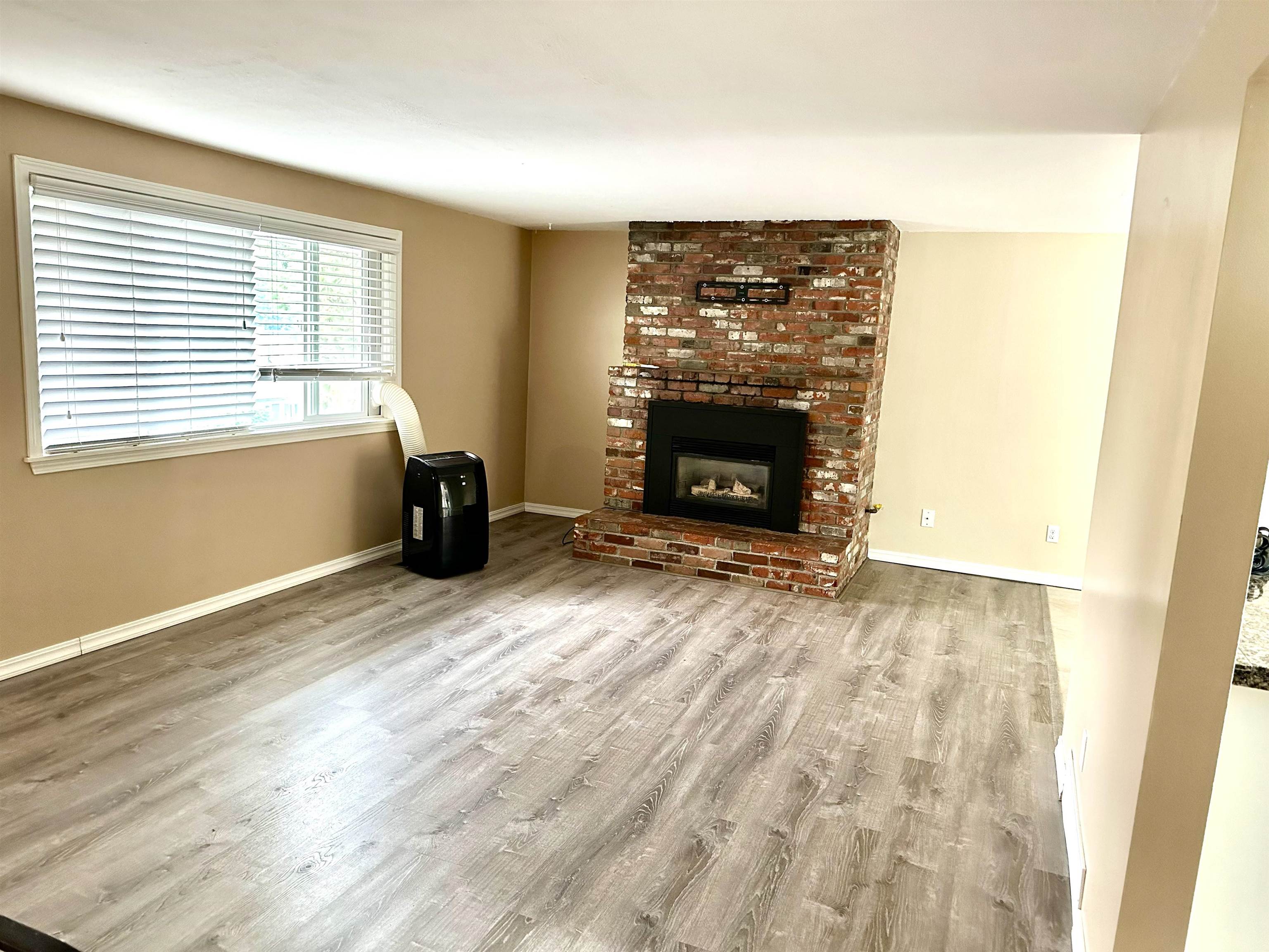 12123 E 22nd Ave - Photo 2