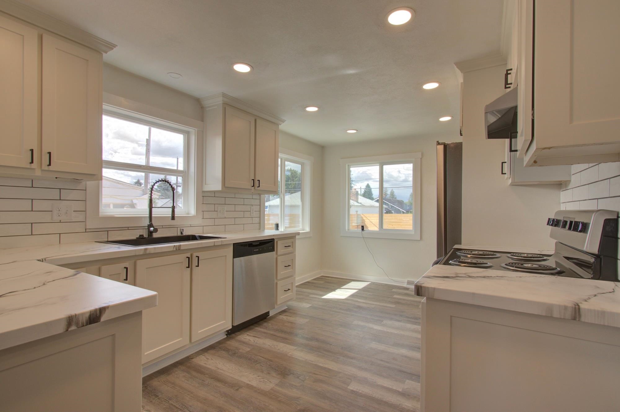 2307 E Nebraska Ave - Photo 3