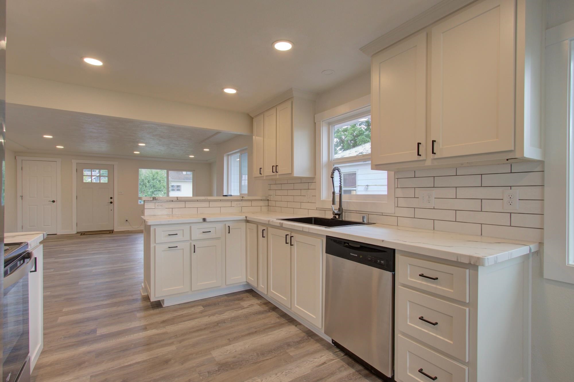 2307 E Nebraska Ave - Photo 5