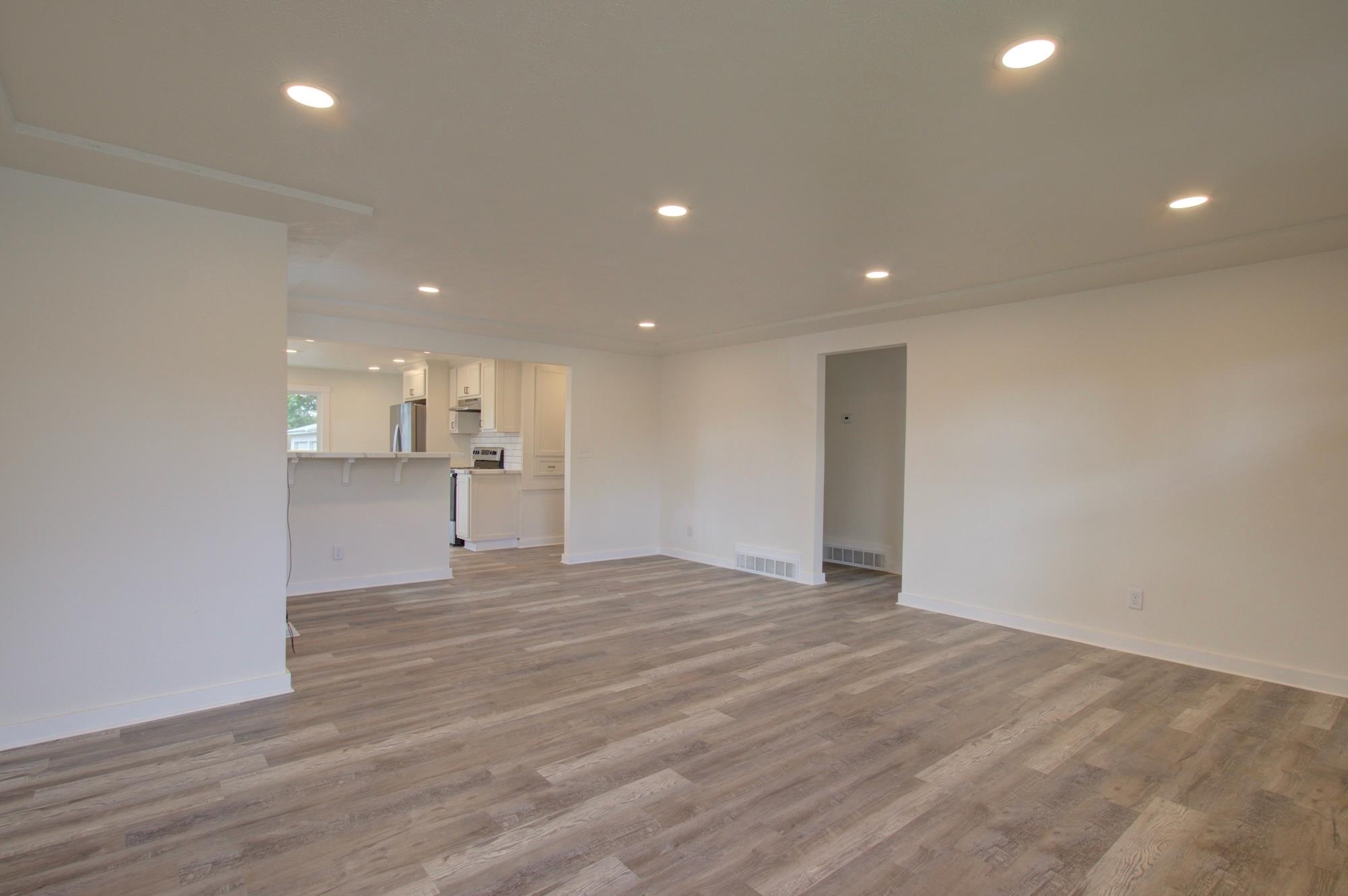 2307 E Nebraska Ave - Photo 9