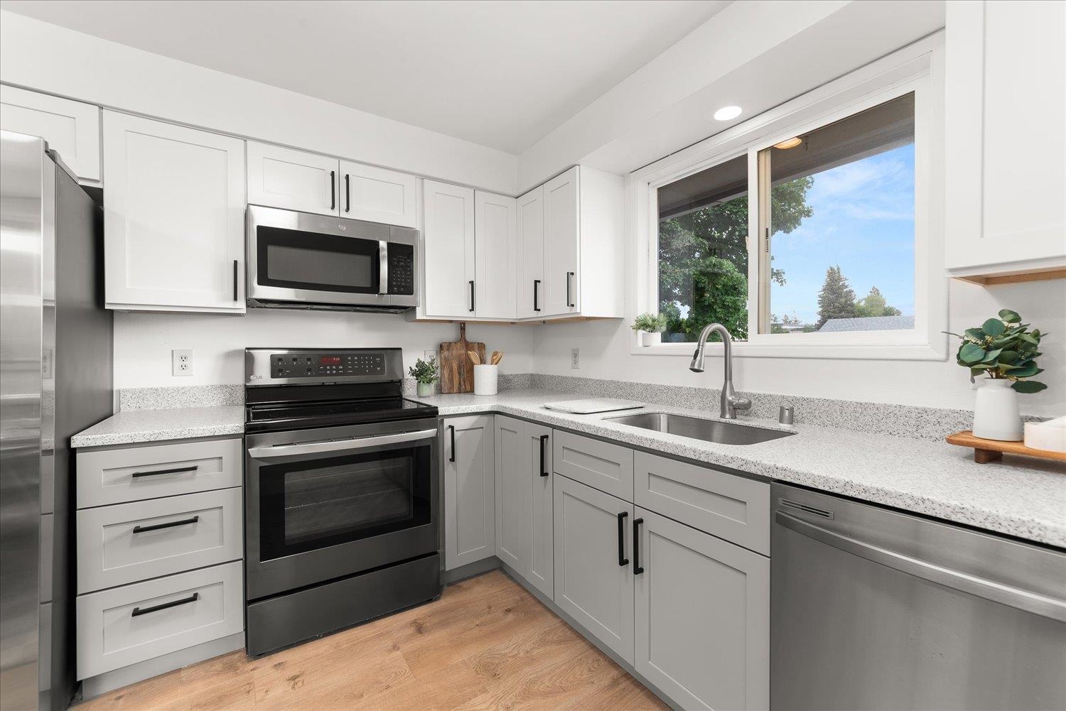 611 E Bismark Ave - Photo 5