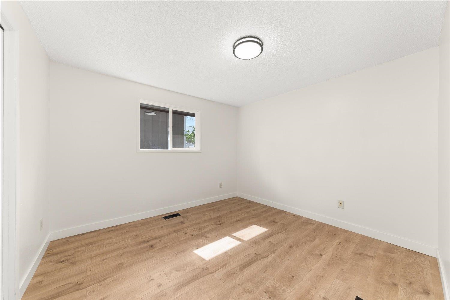 611 E Bismark Ave - Photo 16