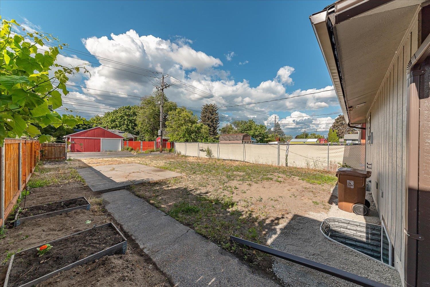 611 E Bismark Ave - Photo 24