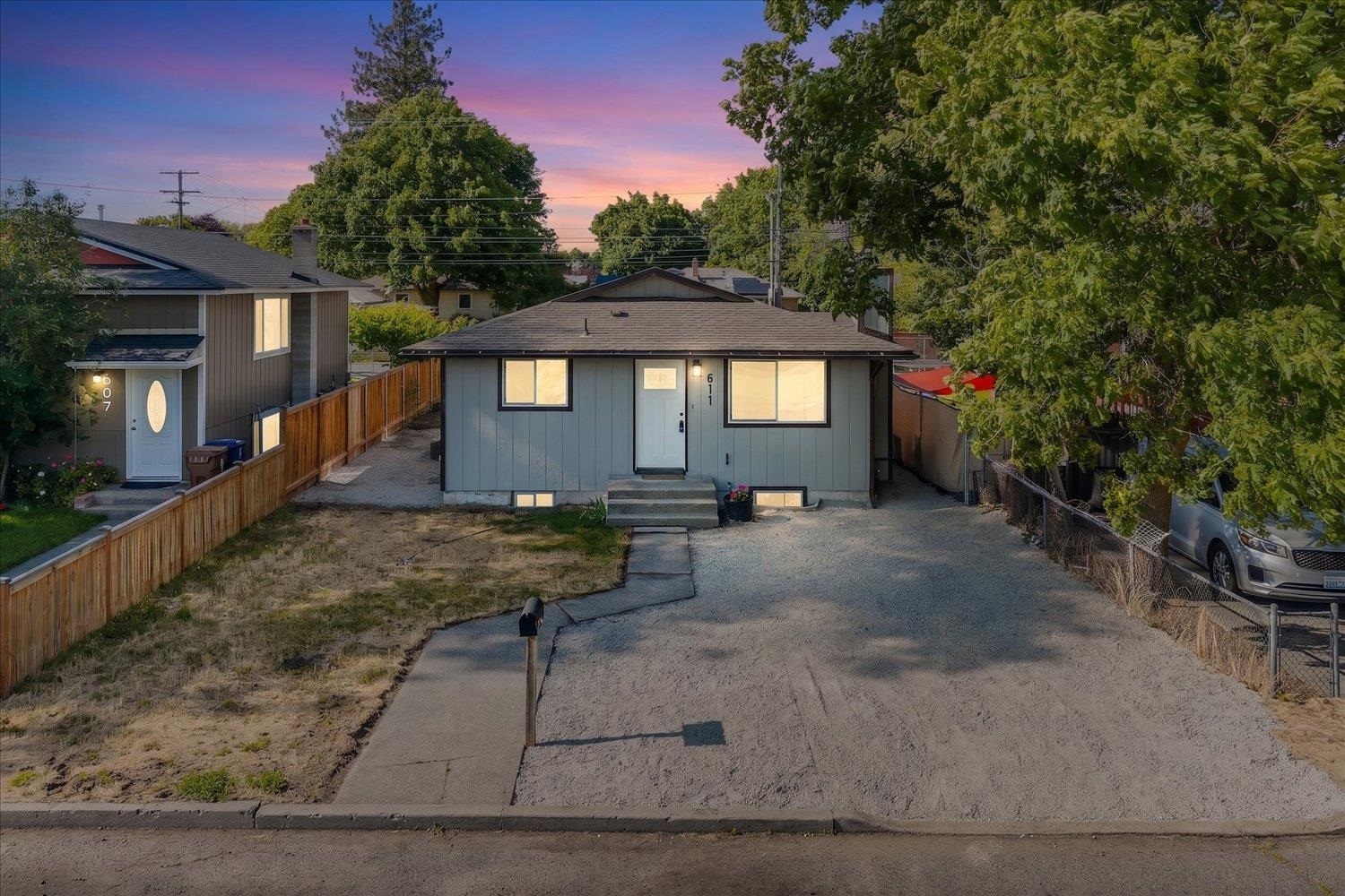 611 E Bismark Ave - Photo 1