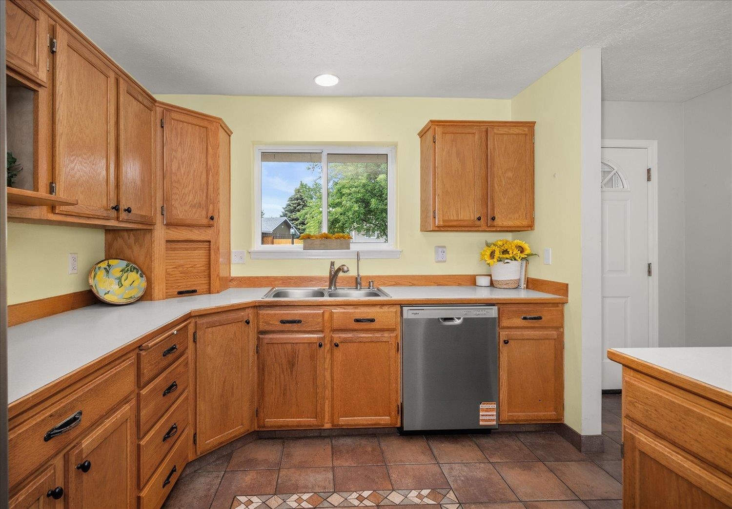 1418 E 3rd St - Photo 12