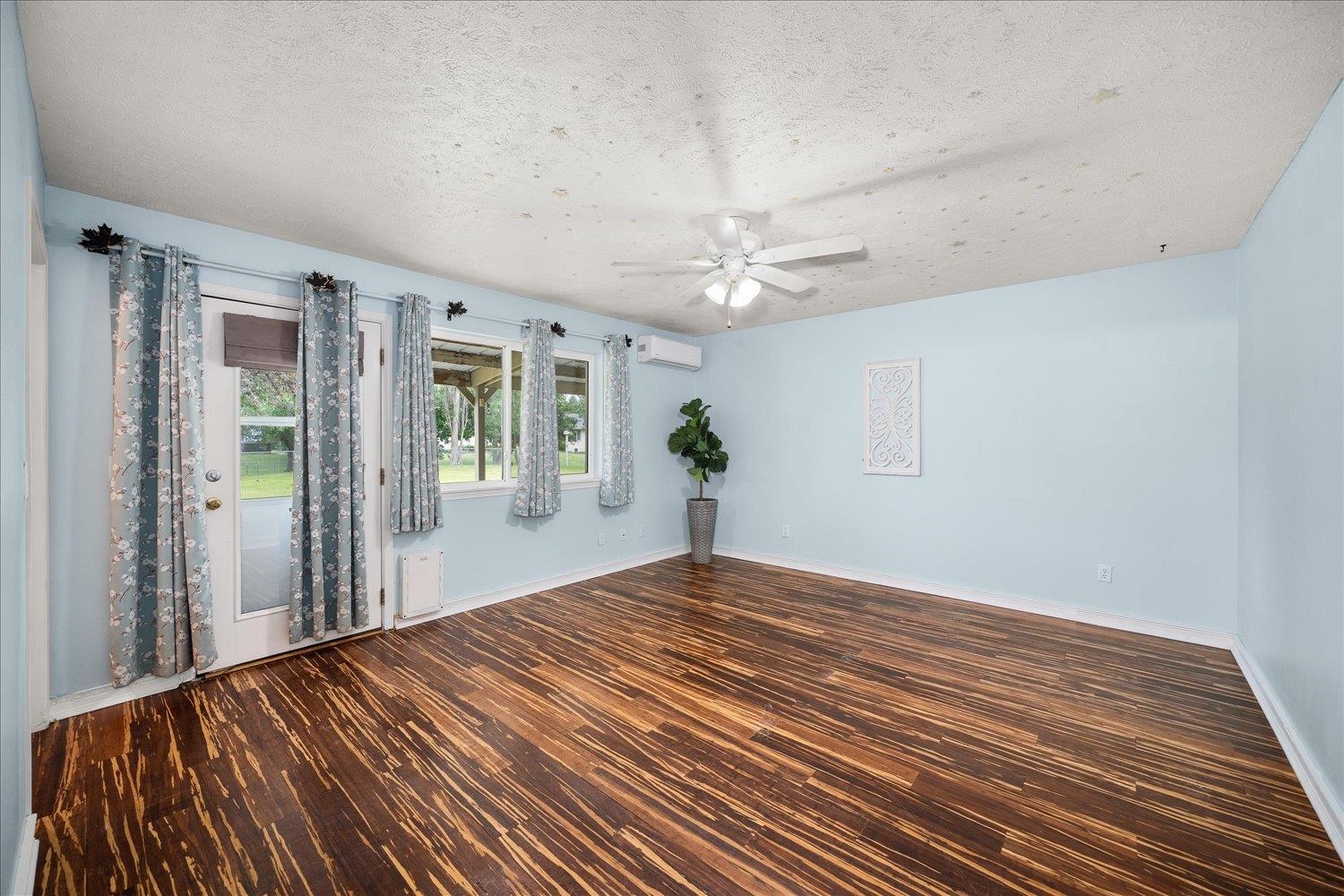 1418 E 3rd St - Photo 13