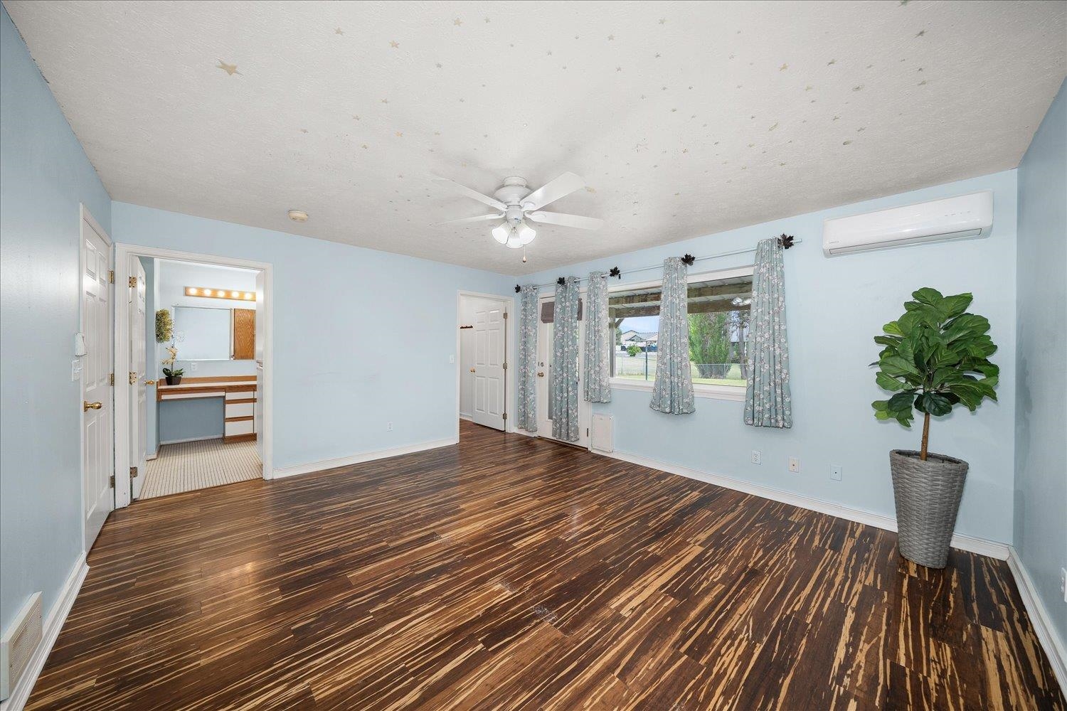 1418 E 3rd St - Photo 14