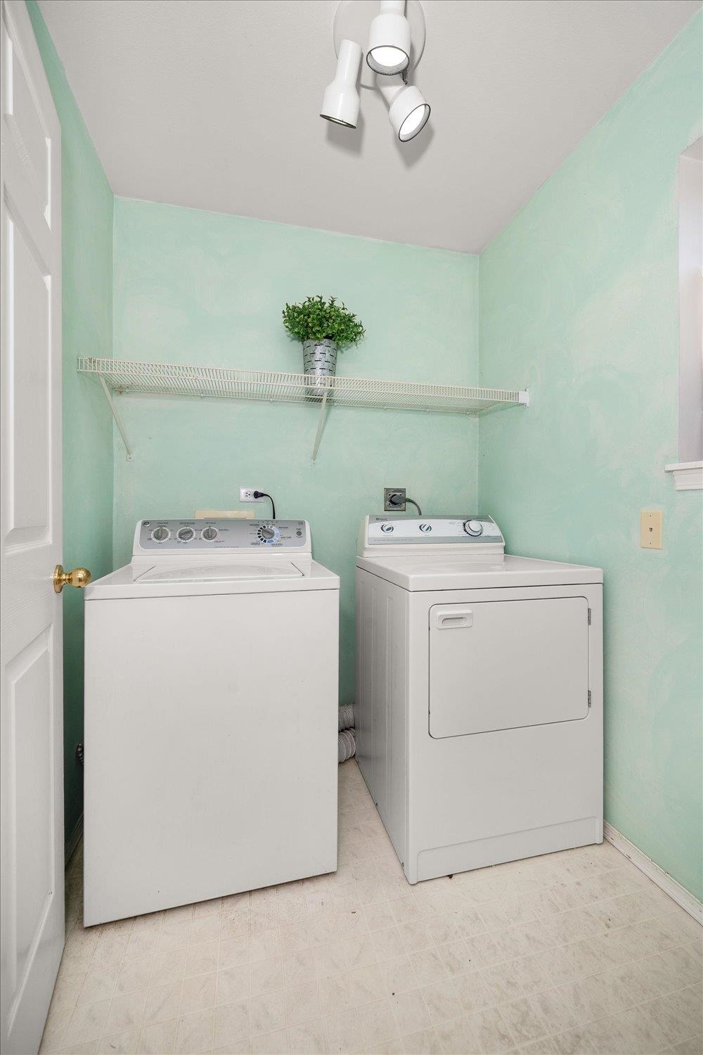 1418 E 3rd St - Photo 20