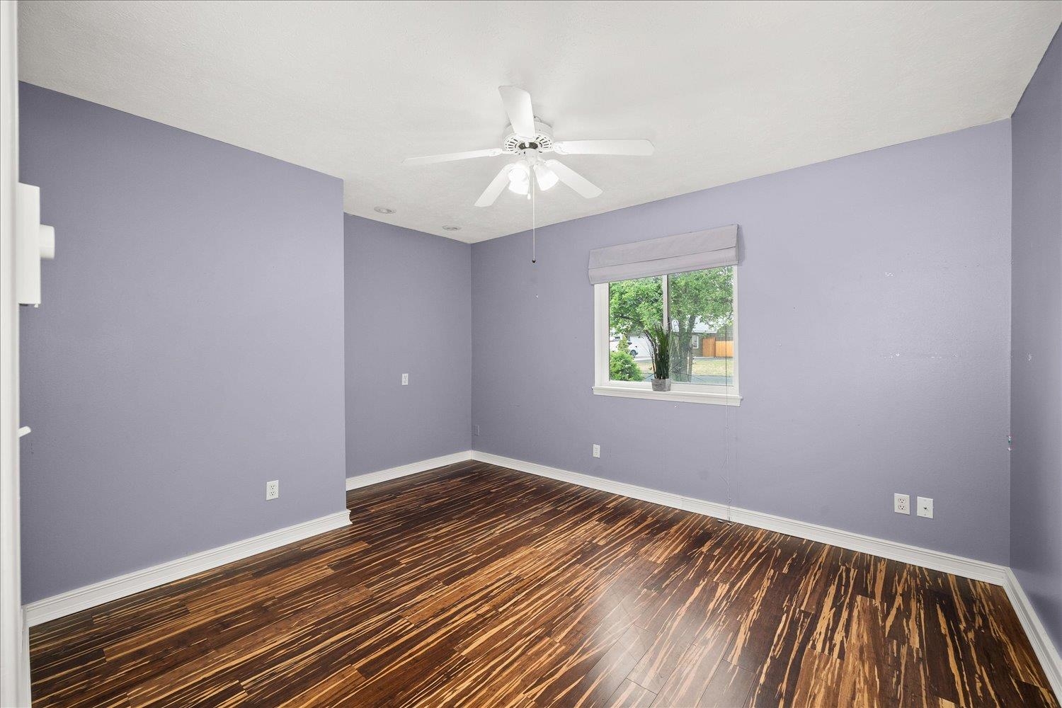 1418 E 3rd St - Photo 21