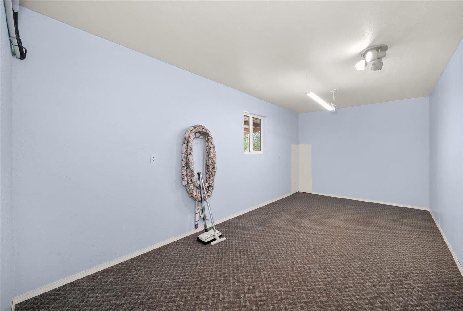 1418 E 3rd St - Photo 22