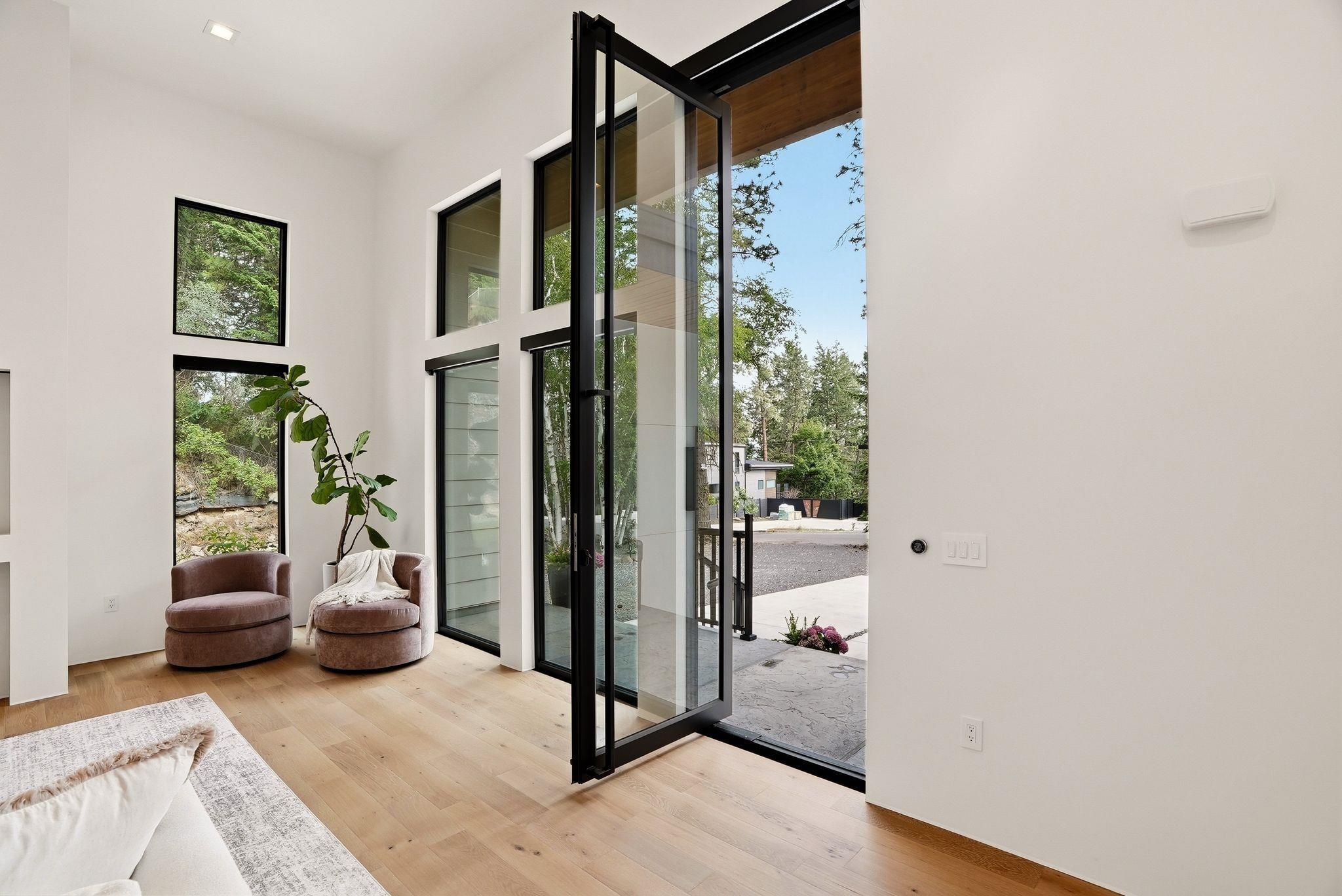 1518 E 20th Ave - Photo 2