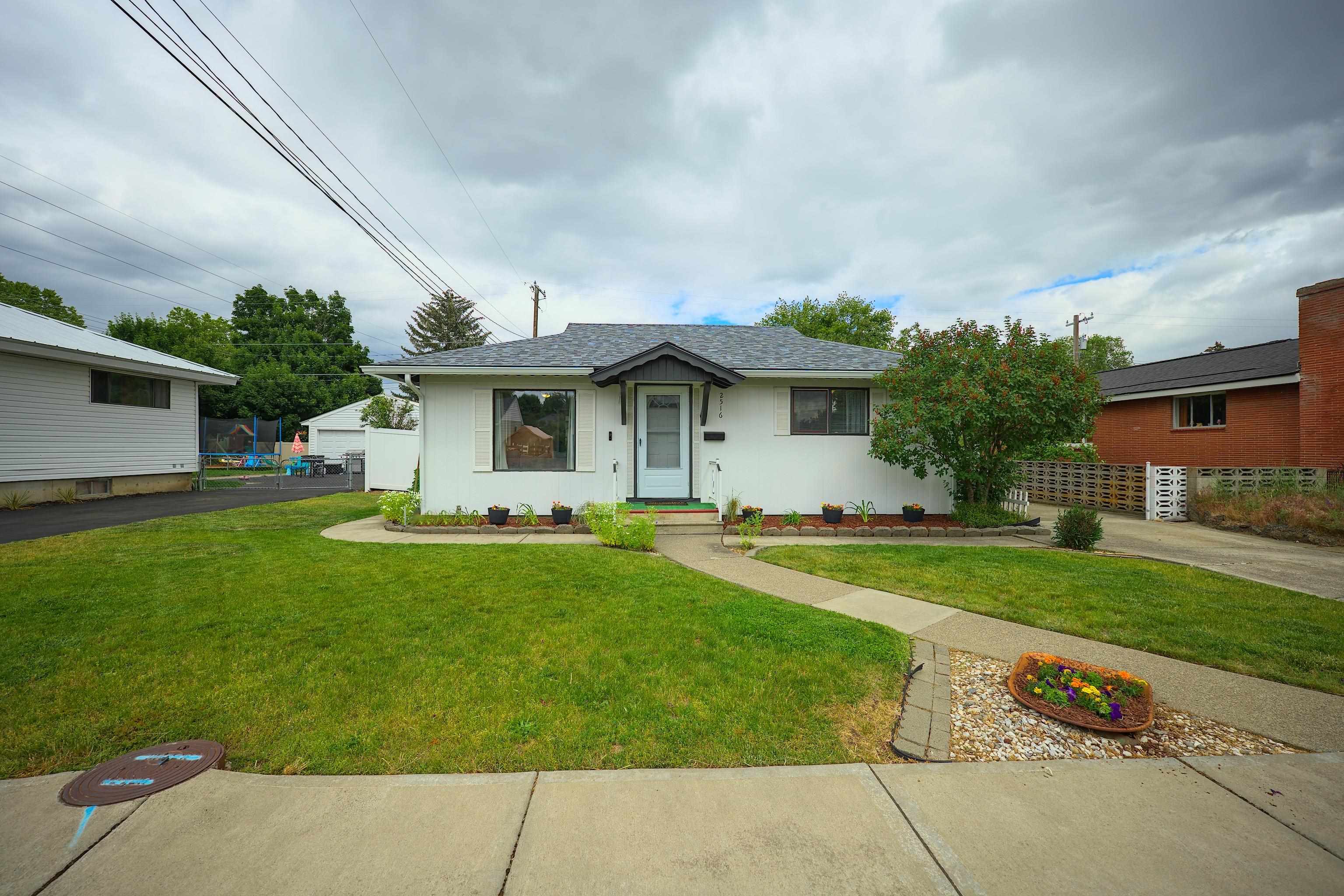2516 N Julia St - Photo 1