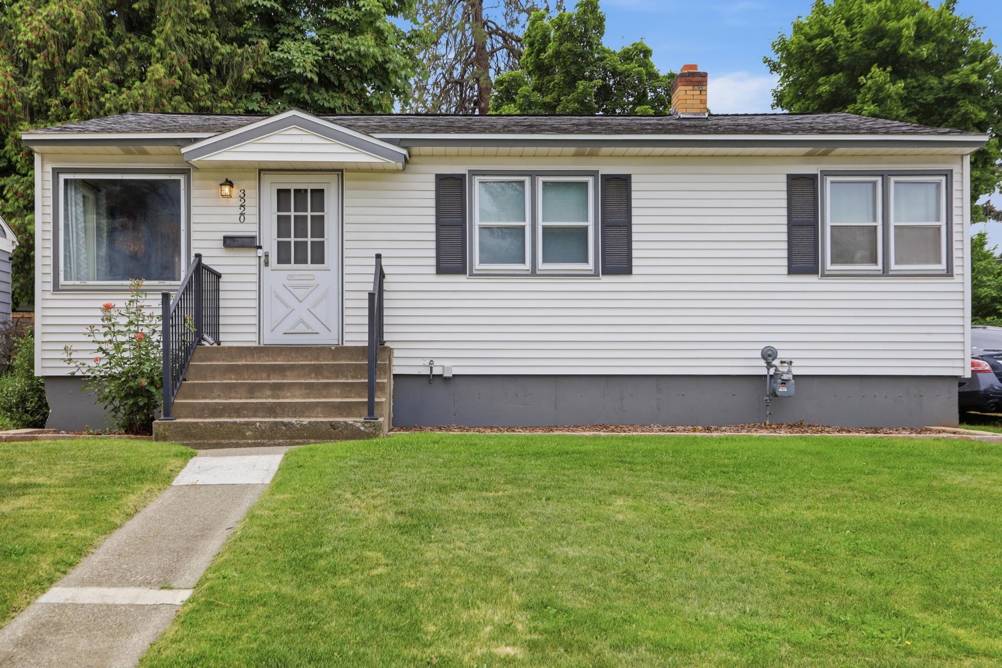 3220 E 19TH Ave - Photo 2
